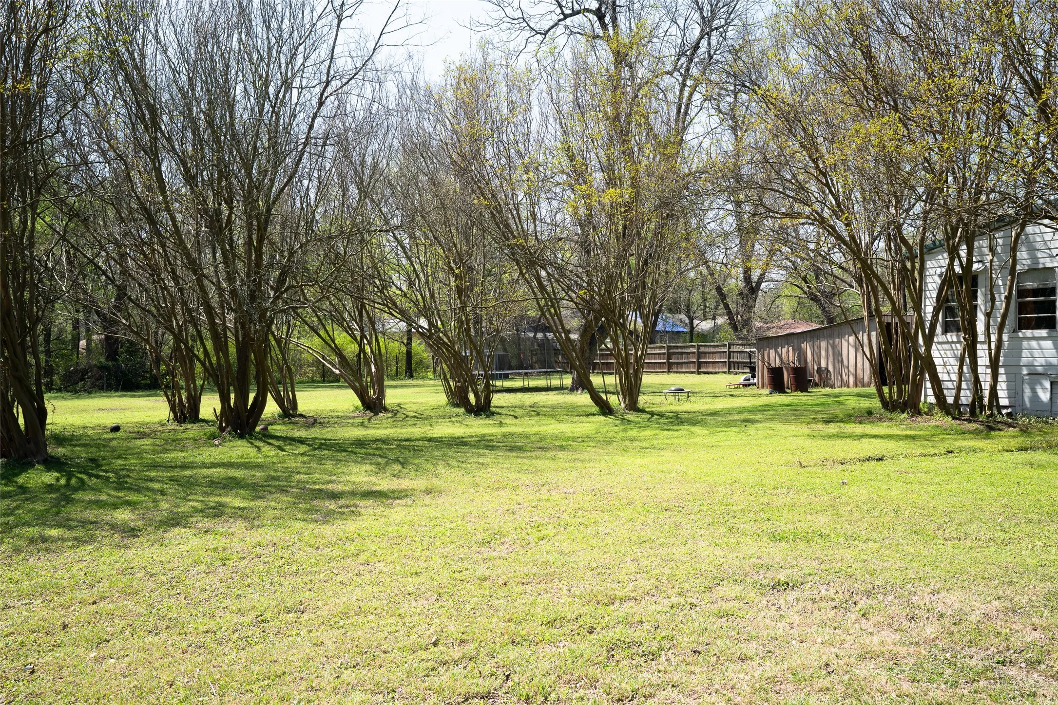 Single Family Residence For Sale in Lamar County , 631 W Austin, Paris, Texas 75460, 5 Bedroom, 4 Bathroom, Garage spaces, 4,065 Sqft, built in 1940, mls#21217625, Real Estate Agent in Paris, Homes For Sale in Lamar county, Homes For Sale in Paris, Realtor in Paris Texas, Real Estate Brokerage Independent Realty Texas, Luminita Cordes Realtor