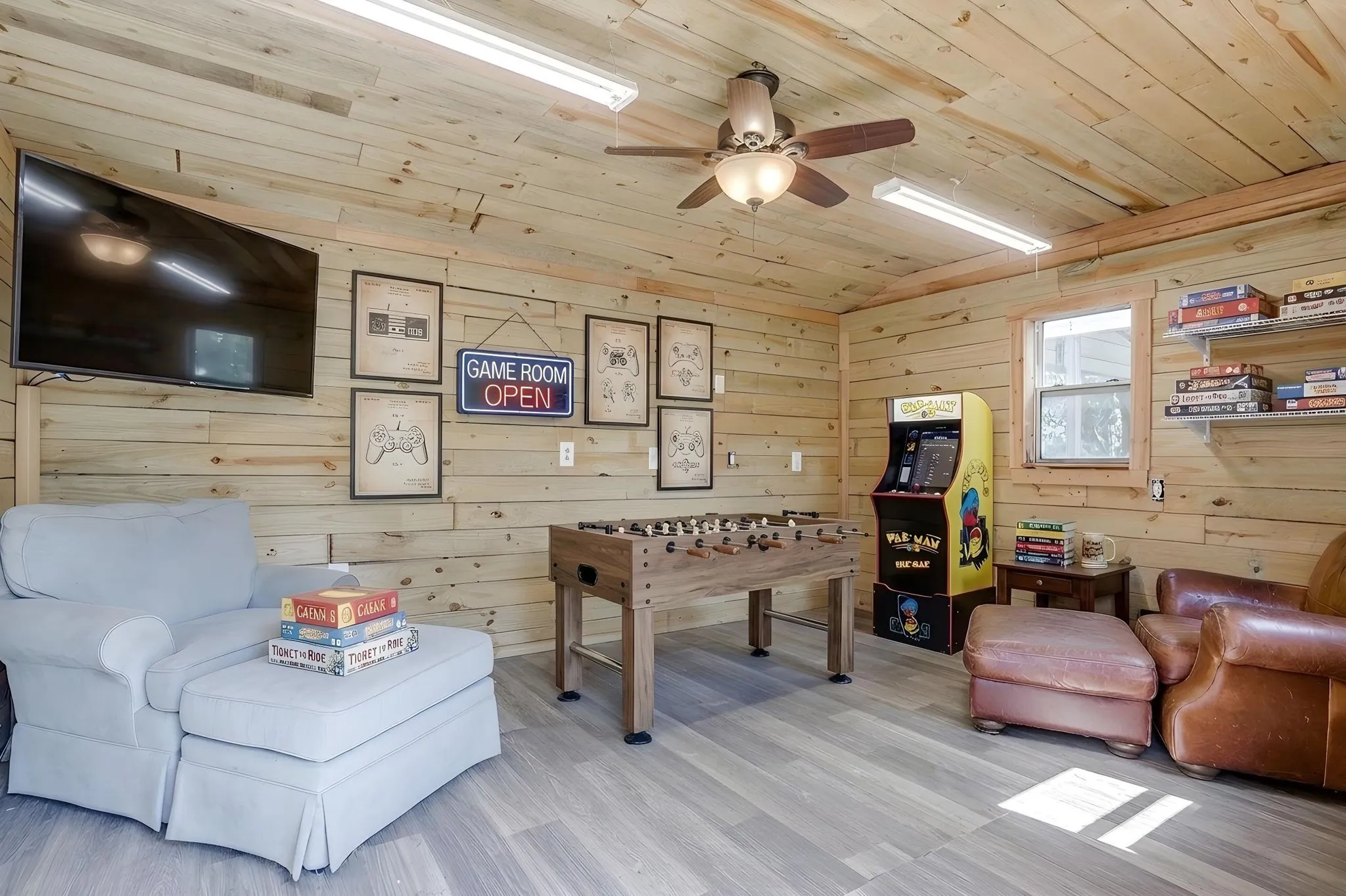 Single Family Residence For Sale in Tarrant County , 4308 Curzon Avenue, Fort Worth, Texas 76107, 2 Bedroom, 1 Bathroom, 1 Garage spaces, 895 Sqft, built in 1942, mls#21201604, Real Estate Agent in Fort Worth, Homes For Sale in Tarrant county, Homes For Sale in Fort Worth, Realtor in Fort Worth Texas, Real Estate Brokerage Independent Realty Texas, Luminita Cordes Realtor