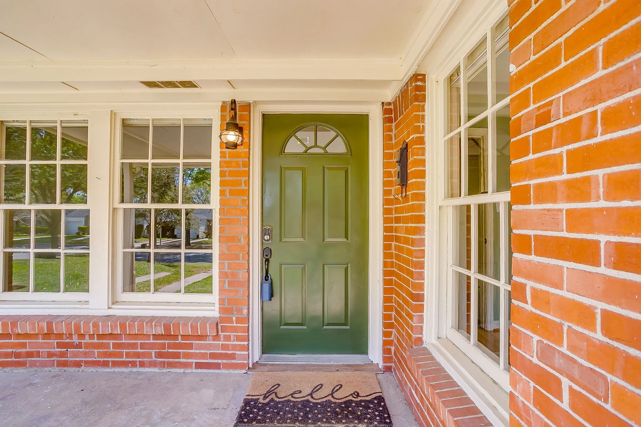 Single Family Residence For Sale in Tarrant County , 4308 Curzon Avenue, Fort Worth, Texas 76107, 2 Bedroom, 1 Bathroom, 1 Garage spaces, 895 Sqft, built in 1942, mls#21201604, Real Estate Agent in Fort Worth, Homes For Sale in Tarrant county, Homes For Sale in Fort Worth, Realtor in Fort Worth Texas, Real Estate Brokerage Independent Realty Texas, Luminita Cordes Realtor