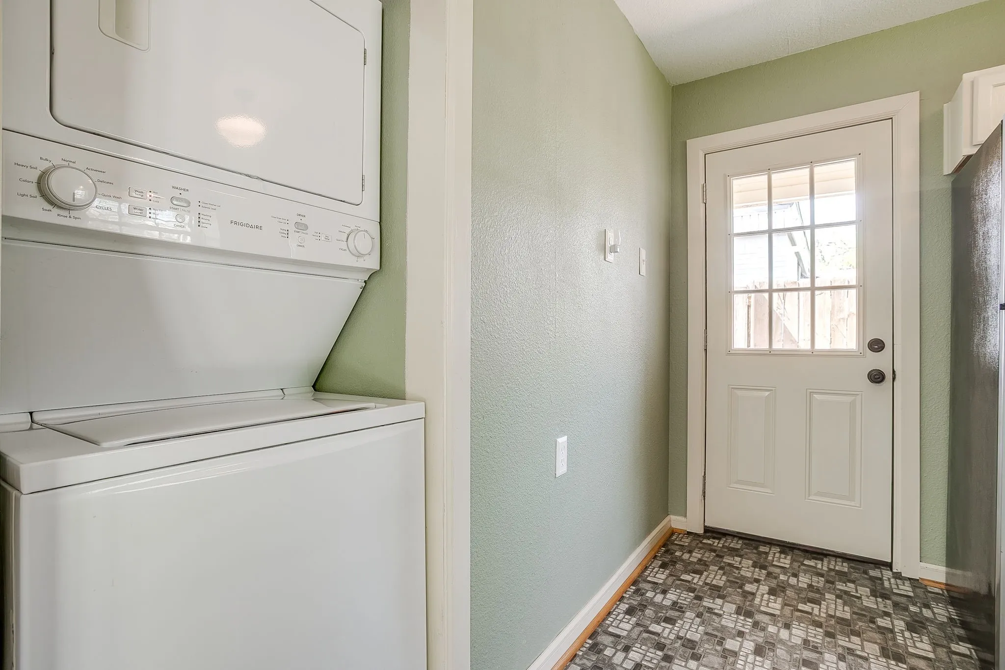 Single Family Residence For Sale in Tarrant County , 4308 Curzon Avenue, Fort Worth, Texas 76107, 2 Bedroom, 1 Bathroom, 1 Garage spaces, 895 Sqft, built in 1942, mls#21201604, Real Estate Agent in Fort Worth, Homes For Sale in Tarrant county, Homes For Sale in Fort Worth, Realtor in Fort Worth Texas, Real Estate Brokerage Independent Realty Texas, Luminita Cordes Realtor