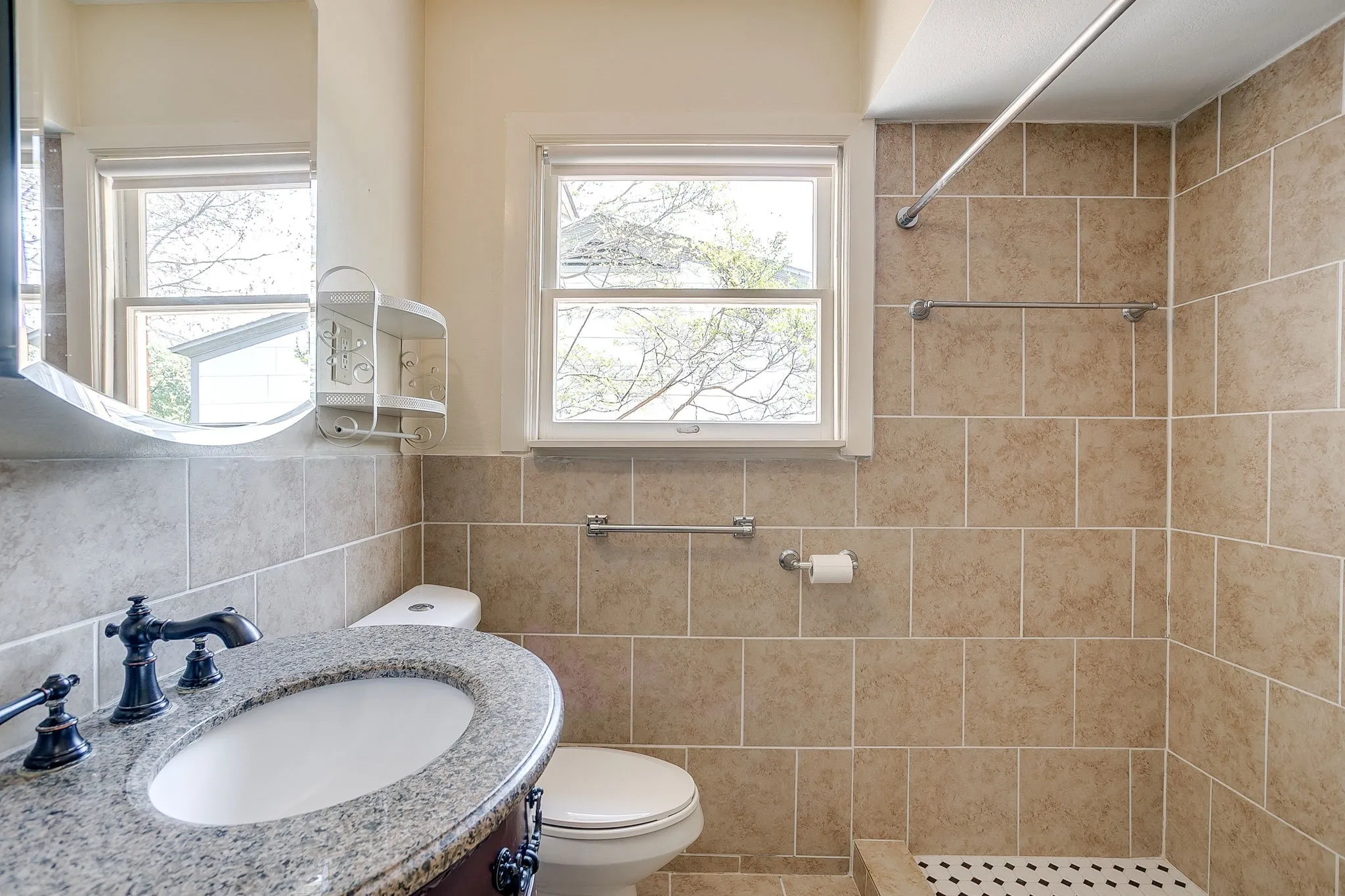 Single Family Residence For Sale in Tarrant County , 4308 Curzon Avenue, Fort Worth, Texas 76107, 2 Bedroom, 1 Bathroom, 1 Garage spaces, 895 Sqft, built in 1942, mls#21201604, Real Estate Agent in Fort Worth, Homes For Sale in Tarrant county, Homes For Sale in Fort Worth, Realtor in Fort Worth Texas, Real Estate Brokerage Independent Realty Texas, Luminita Cordes Realtor