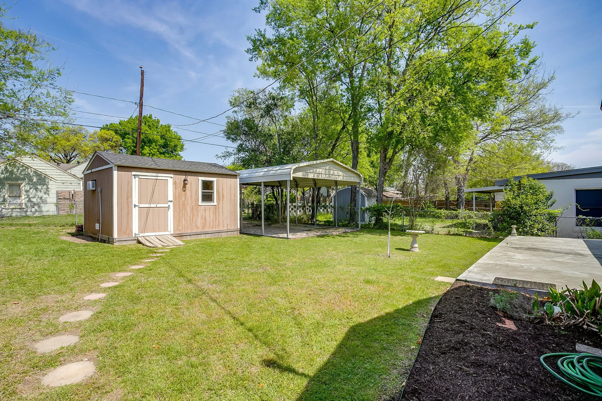 Single Family Residence For Sale in Tarrant County , 4308 Curzon Avenue, Fort Worth, Texas 76107, 2 Bedroom, 1 Bathroom, 1 Garage spaces, 895 Sqft, built in 1942, mls#21201604, Real Estate Agent in Fort Worth, Homes For Sale in Tarrant county, Homes For Sale in Fort Worth, Realtor in Fort Worth Texas, Real Estate Brokerage Independent Realty Texas, Luminita Cordes Realtor