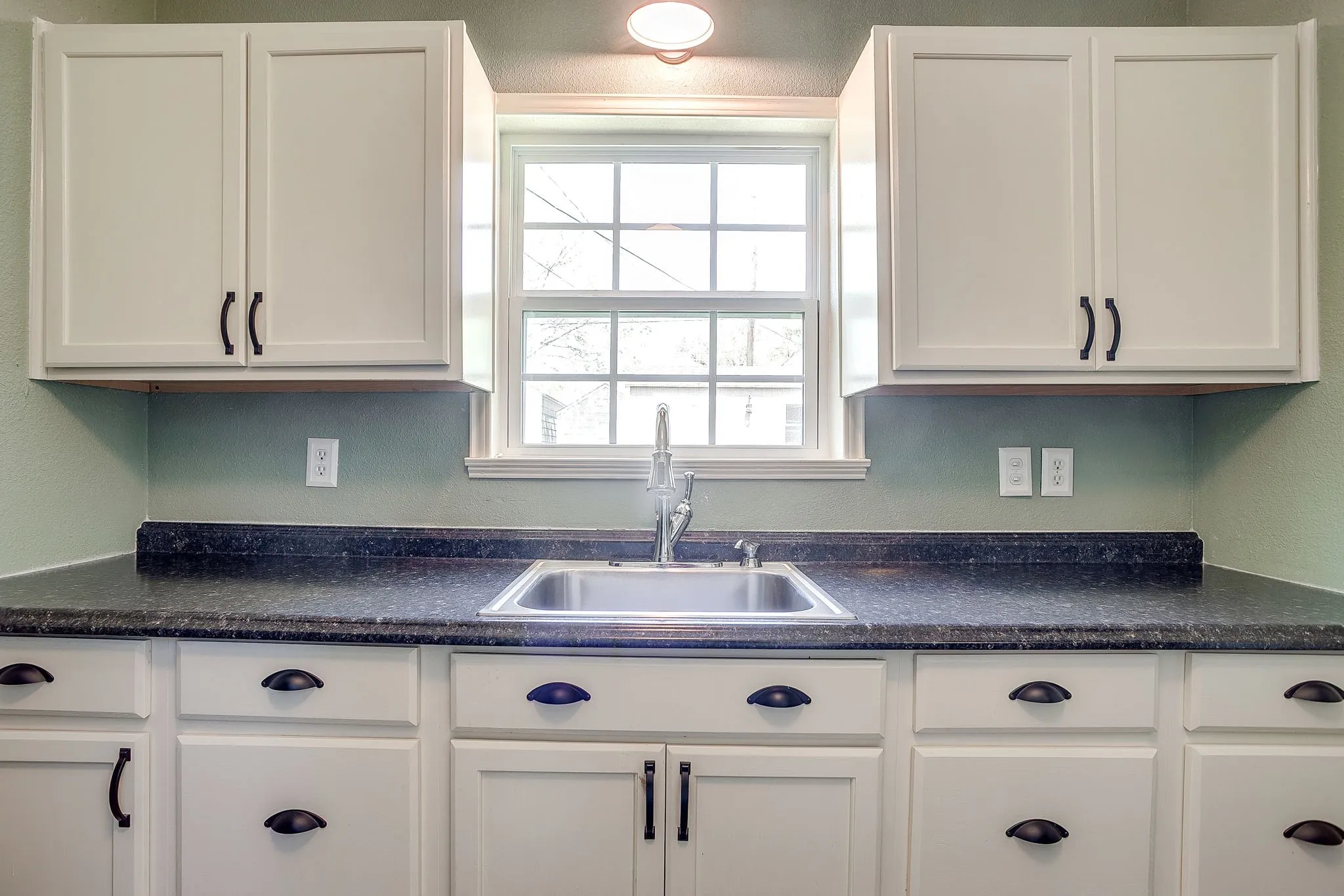 Single Family Residence For Sale in Tarrant County , 4308 Curzon Avenue, Fort Worth, Texas 76107, 2 Bedroom, 1 Bathroom, 1 Garage spaces, 895 Sqft, built in 1942, mls#21201604, Real Estate Agent in Fort Worth, Homes For Sale in Tarrant county, Homes For Sale in Fort Worth, Realtor in Fort Worth Texas, Real Estate Brokerage Independent Realty Texas, Luminita Cordes Realtor