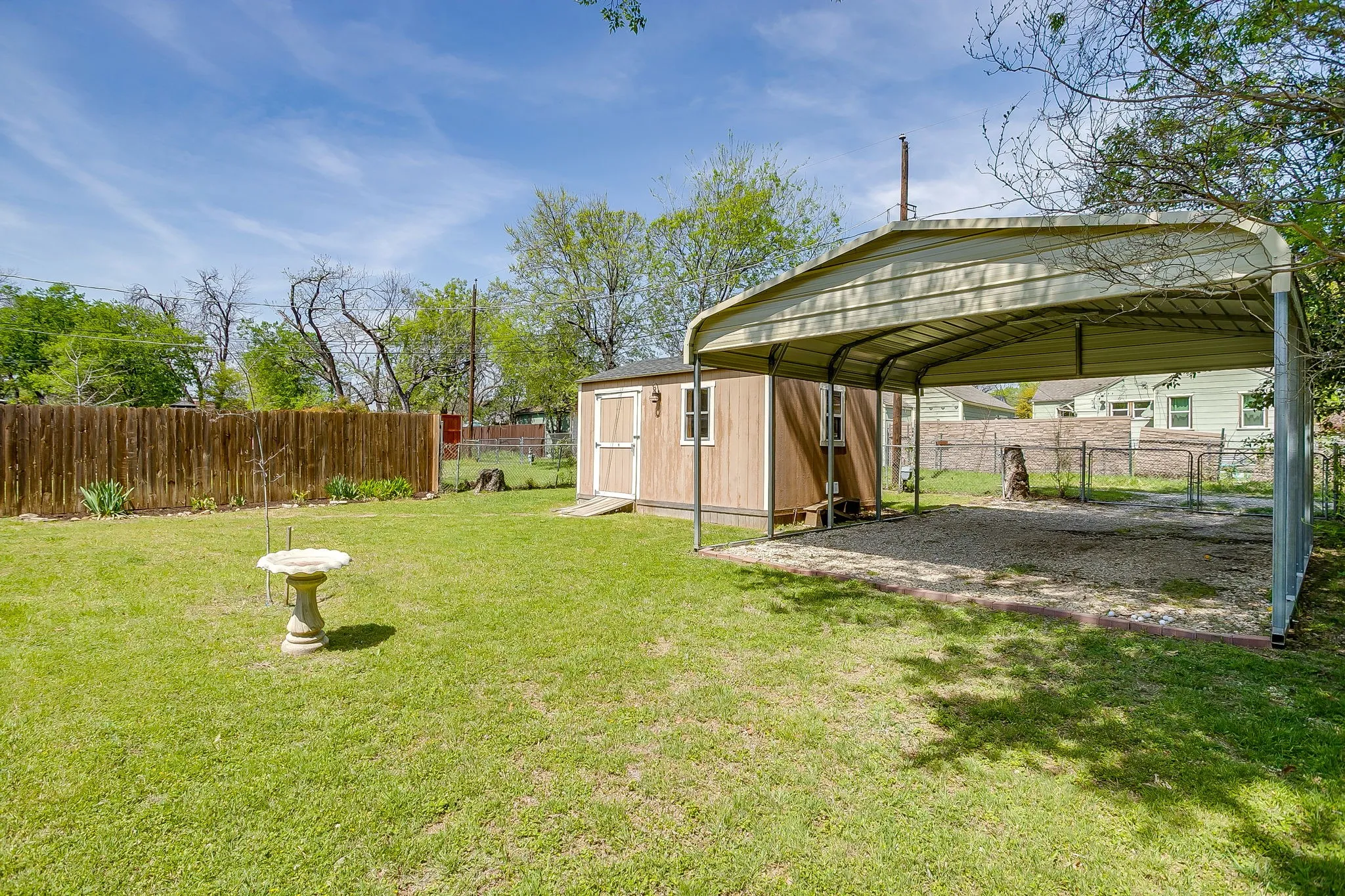 Single Family Residence For Sale in Tarrant County , 4308 Curzon Avenue, Fort Worth, Texas 76107, 2 Bedroom, 1 Bathroom, 1 Garage spaces, 895 Sqft, built in 1942, mls#21201604, Real Estate Agent in Fort Worth, Homes For Sale in Tarrant county, Homes For Sale in Fort Worth, Realtor in Fort Worth Texas, Real Estate Brokerage Independent Realty Texas, Luminita Cordes Realtor