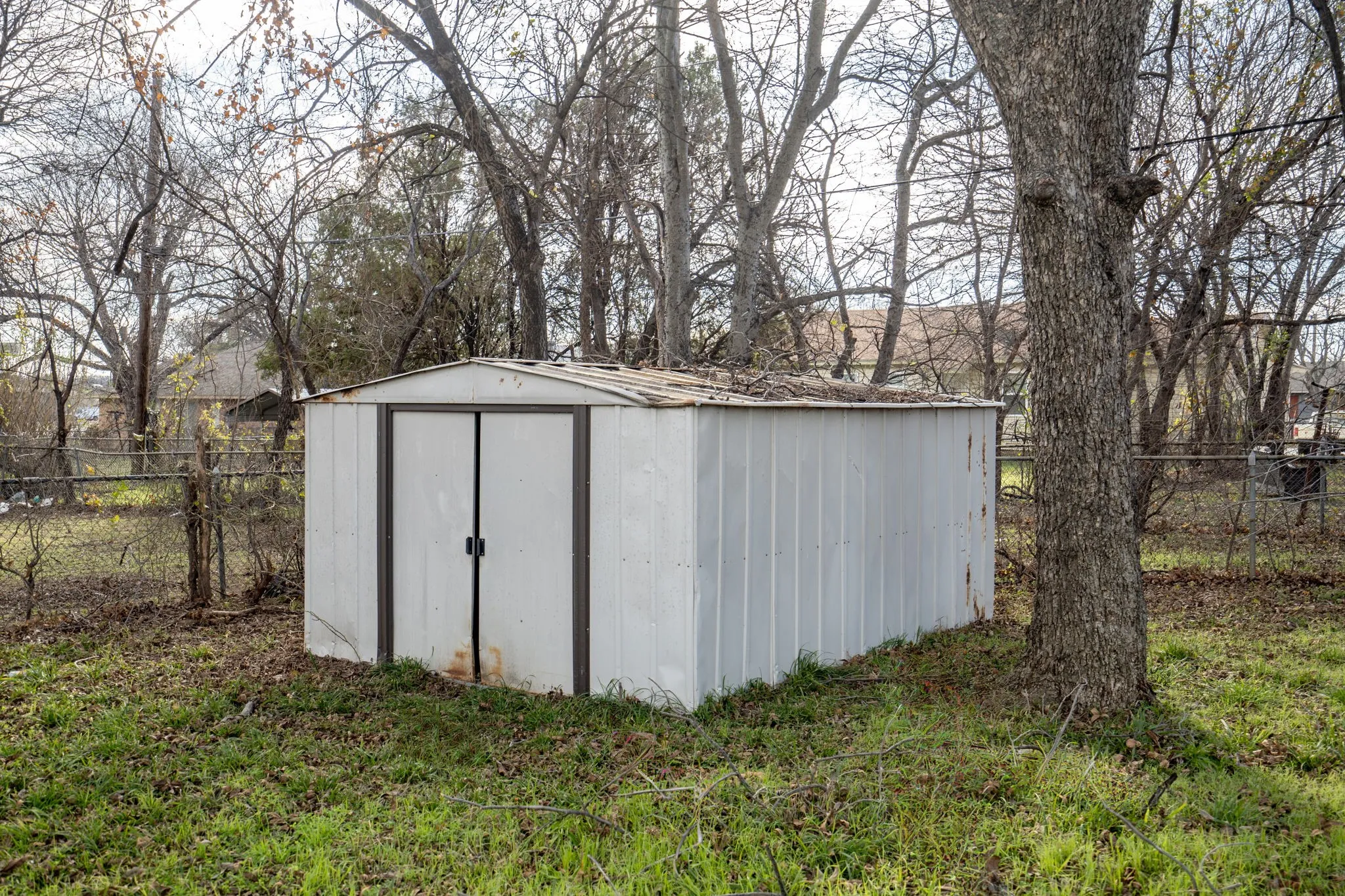 Single Family Residence For Sale in Tarrant County , 3912 Killian Street, Fort Worth, Texas 76119, 3 Bedroom, 1 Bathroom, Garage spaces, 1,150 Sqft, built in 1953, Preowned, mls#21214007, Real Estate Agent in Fort Worth, Homes For Sale in Tarrant county, Homes For Sale in Fort Worth, Realtor in Fort Worth Texas, Real Estate Brokerage Independent Realty Texas, Luminita Cordes Realtor