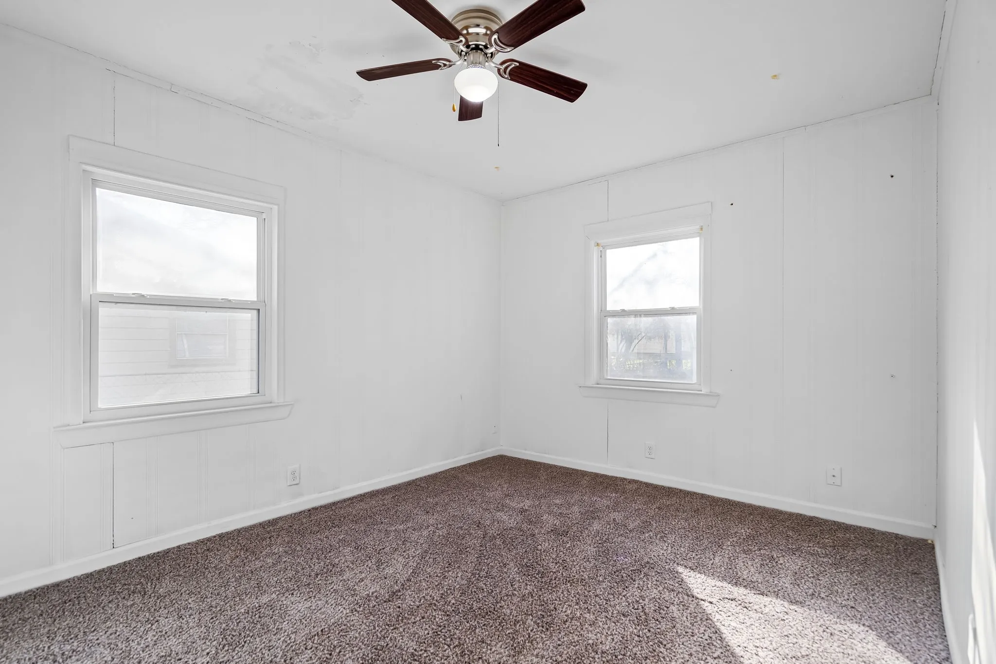 Single Family Residence For Sale in Tarrant County , 3912 Killian Street, Fort Worth, Texas 76119, 3 Bedroom, 1 Bathroom, Garage spaces, 1,150 Sqft, built in 1953, Preowned, mls#21214007, Real Estate Agent in Fort Worth, Homes For Sale in Tarrant county, Homes For Sale in Fort Worth, Realtor in Fort Worth Texas, Real Estate Brokerage Independent Realty Texas, Luminita Cordes Realtor