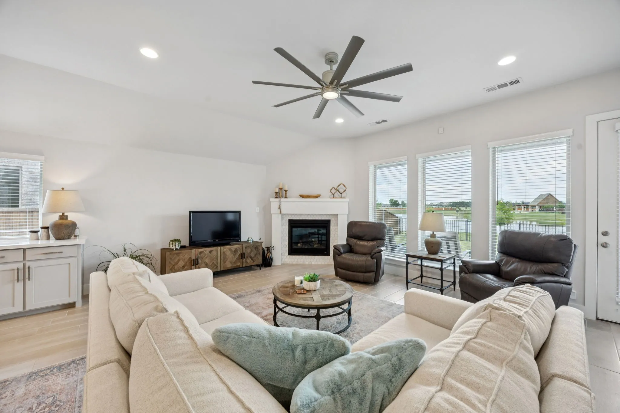 Single Family Residence For Sale in Kaufman County , 1232 Rushcroft Way, Forney, Texas 75126, 4 Bedroom, 4 Bathroom, 3 Garage spaces, 2,730 Sqft, built in 2022, Preowned, Price $425,000, mls#21217681, Real Estate Agent in Forney, Homes For Sale in Kaufman county, Homes For Sale in Forney, Realtor in Forney Texas, Real Estate Brokerage Independent Realty Texas, Luminita Cordes Realtor