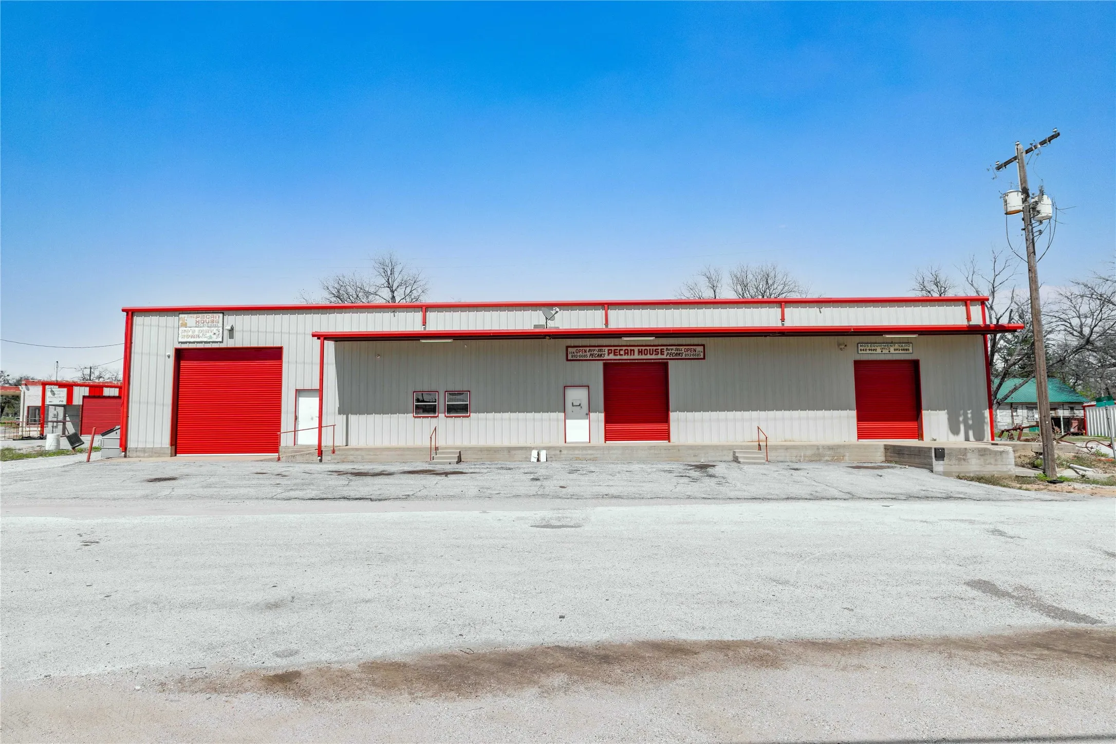 Retail For Sale in Comanche County , 117 E. Bivar, De Leon, Texas 76444, 0, 0, Garage spaces, 0 Sqft, built in 2010, Preowned, Price $481,500, mls#21217223, Real Estate Agent in De Leon, Homes For Sale in Comanche county, Homes For Sale in De Leon, Realtor in De Leon Texas, Real Estate Brokerage Independent Realty Texas, Luminita Cordes Realtor
