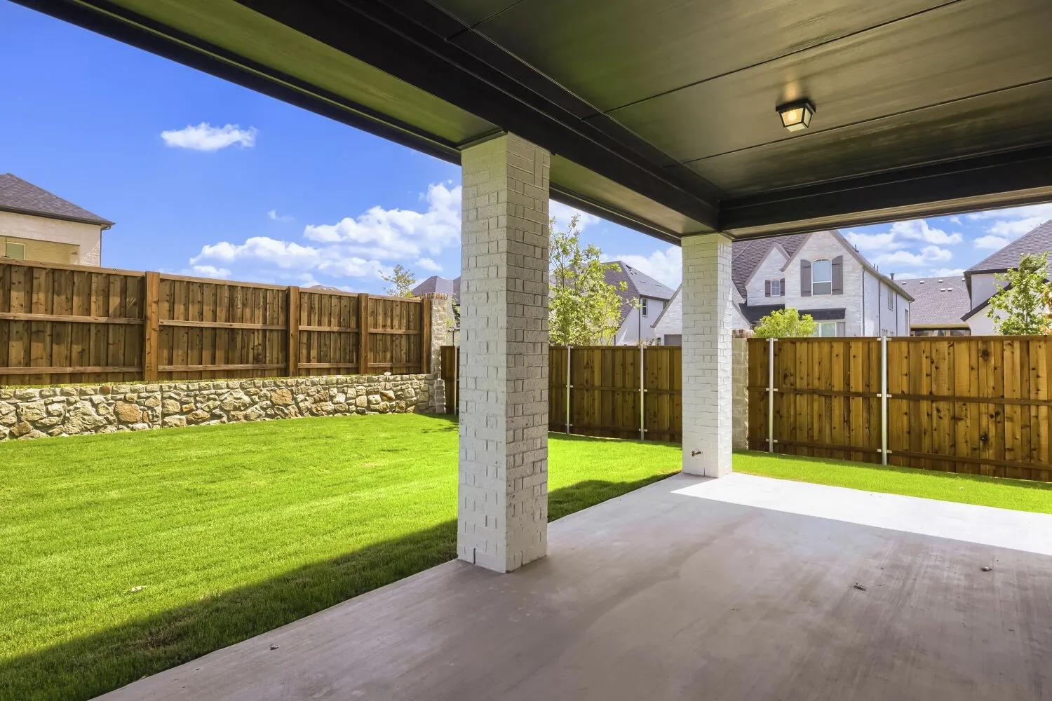 Covered patio featuring a concrete surface and recessed lighting