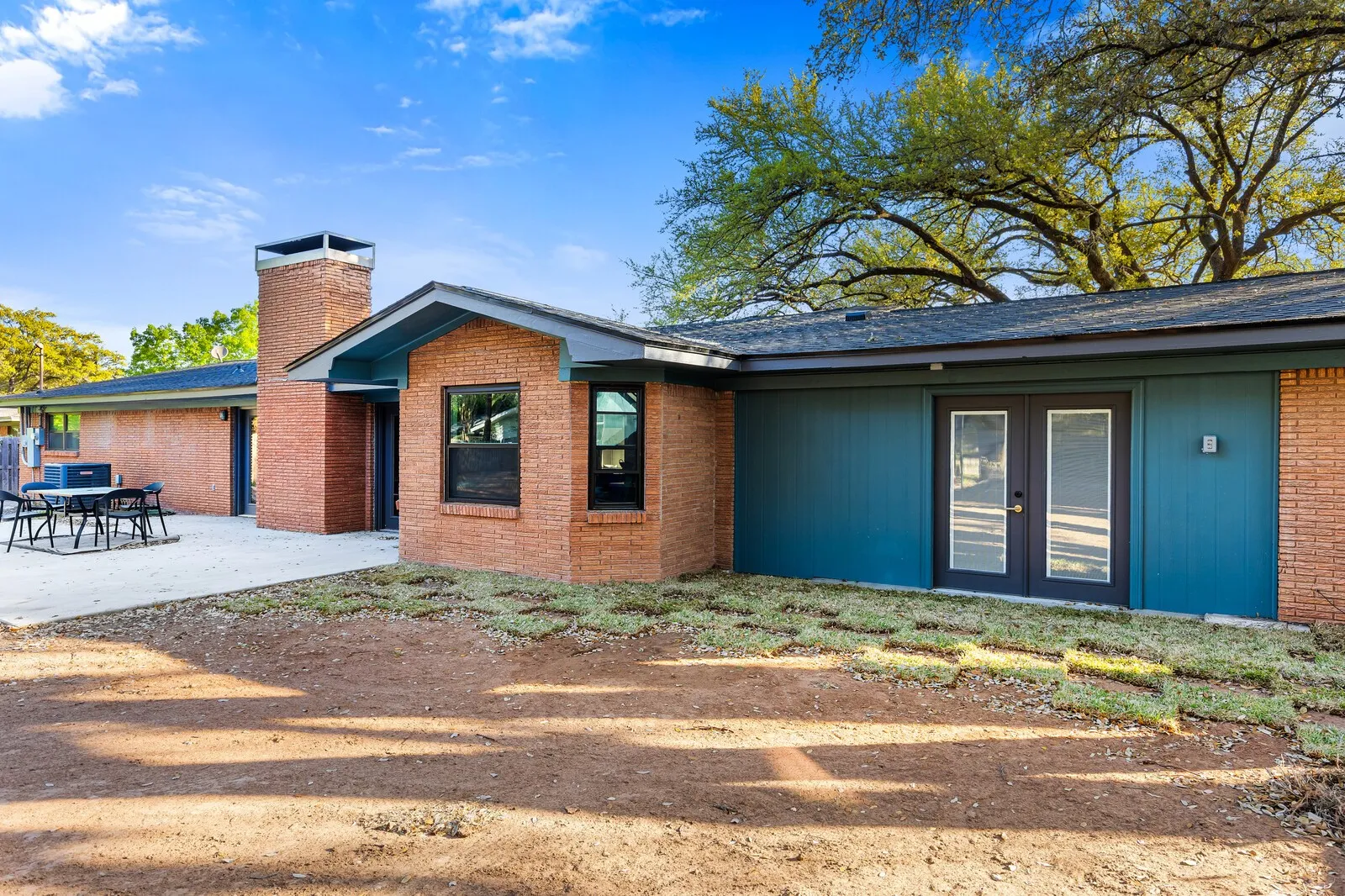 Single Family Residence For Sale in Mc Lennan County , 2324 Wooded Acres Drive, Waco, Texas 76710, 4 Bedroom, 3 Bathroom, Garage spaces, 2,921 Sqft, built in 1957, mls#21214946, Real Estate Agent in Waco, Homes For Sale in Mc Lennan county, Homes For Sale in Waco, Realtor in Waco Texas, Real Estate Brokerage Independent Realty Texas, Luminita Cordes Realtor