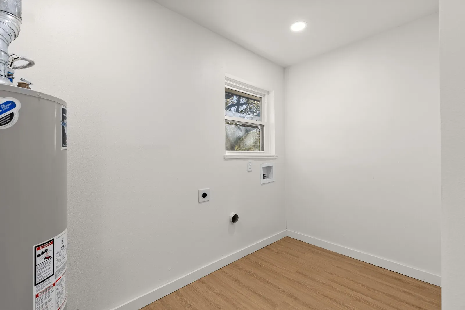 Single Family Residence For Sale in Mc Lennan County , 2324 Wooded Acres Drive, Waco, Texas 76710, 4 Bedroom, 3 Bathroom, Garage spaces, 2,921 Sqft, built in 1957, mls#21214946, Real Estate Agent in Waco, Homes For Sale in Mc Lennan county, Homes For Sale in Waco, Realtor in Waco Texas, Real Estate Brokerage Independent Realty Texas, Luminita Cordes Realtor