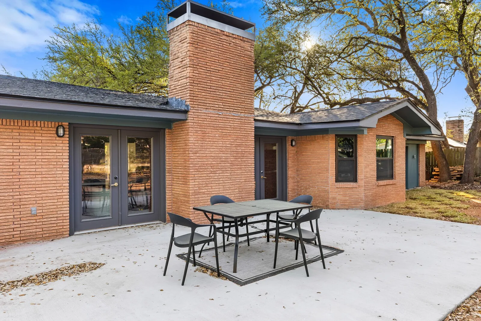 Single Family Residence For Sale in Mc Lennan County , 2324 Wooded Acres Drive, Waco, Texas 76710, 4 Bedroom, 3 Bathroom, Garage spaces, 2,921 Sqft, built in 1957, mls#21214946, Real Estate Agent in Waco, Homes For Sale in Mc Lennan county, Homes For Sale in Waco, Realtor in Waco Texas, Real Estate Brokerage Independent Realty Texas, Luminita Cordes Realtor
