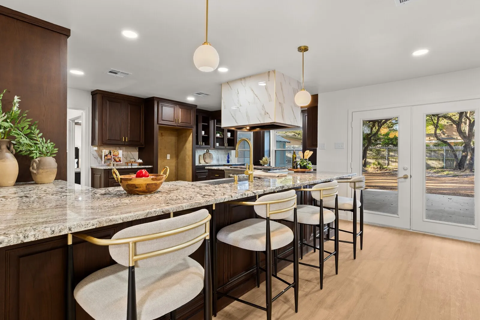 Single Family Residence For Sale in Mc Lennan County , 2324 Wooded Acres Drive, Waco, Texas 76710, 4 Bedroom, 3 Bathroom, Garage spaces, 2,921 Sqft, built in 1957, mls#21214946, Real Estate Agent in Waco, Homes For Sale in Mc Lennan county, Homes For Sale in Waco, Realtor in Waco Texas, Real Estate Brokerage Independent Realty Texas, Luminita Cordes Realtor
