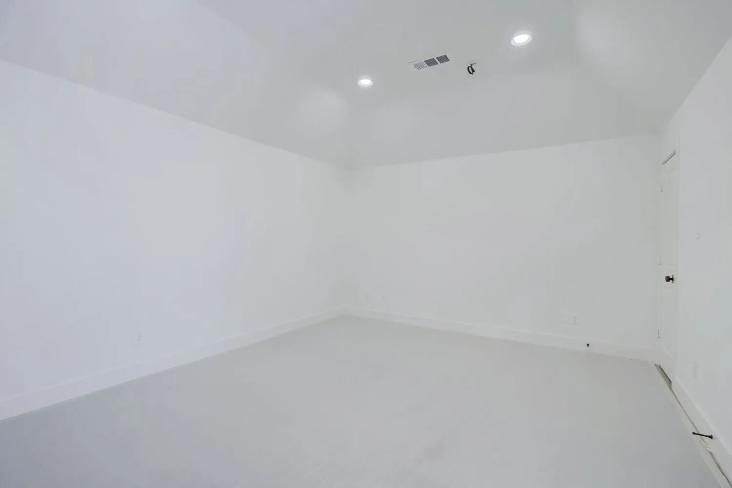Vaulted ceiling with recessed lighting
