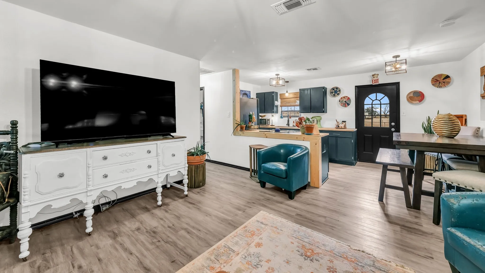Single Family Residence For Sale in Parker County , 344 Hillcroft Drive, Weatherford, Texas 76087, 4 Bedroom, 2 Bathroom, Garage spaces, 1,152 Sqft, built in 1997, mls#21217802, Real Estate Agent in Weatherford, Homes For Sale in Parker county, Homes For Sale in Weatherford, Realtor in Weatherford Texas, Real Estate Brokerage Independent Realty Texas, Luminita Cordes Realtor