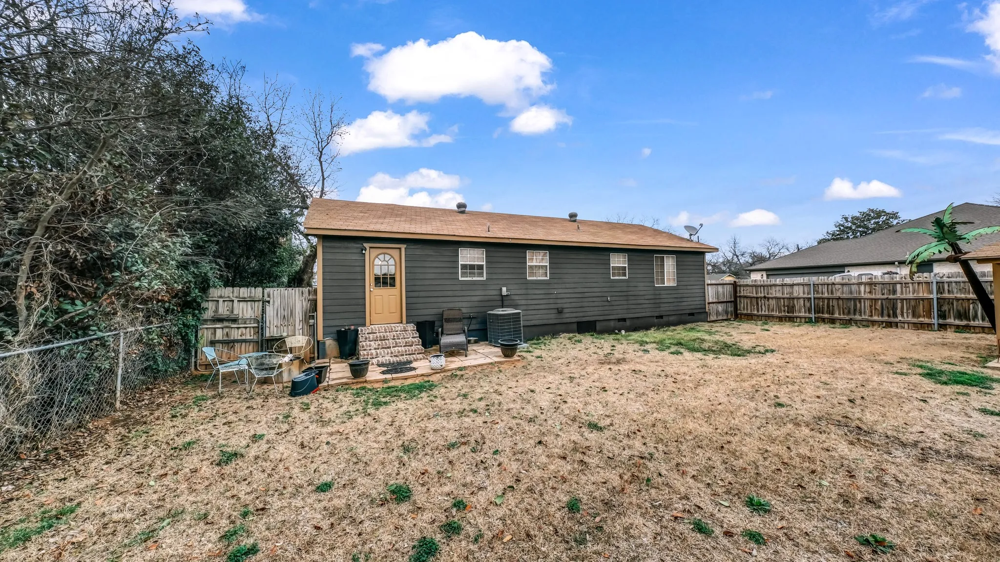 Single Family Residence For Sale in Parker County , 344 Hillcroft Drive, Weatherford, Texas 76087, 4 Bedroom, 2 Bathroom, Garage spaces, 1,152 Sqft, built in 1997, mls#21217802, Real Estate Agent in Weatherford, Homes For Sale in Parker county, Homes For Sale in Weatherford, Realtor in Weatherford Texas, Real Estate Brokerage Independent Realty Texas, Luminita Cordes Realtor