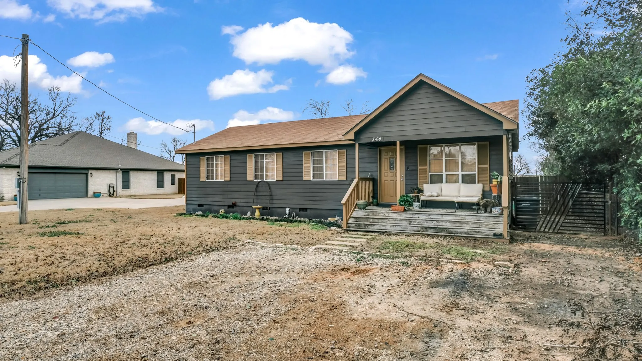 Single Family Residence For Sale in Parker County , 344 Hillcroft Drive, Weatherford, Texas 76087, 4 Bedroom, 2 Bathroom, Garage spaces, 1,152 Sqft, built in 1997, mls#21217802, Real Estate Agent in Weatherford, Homes For Sale in Parker county, Homes For Sale in Weatherford, Realtor in Weatherford Texas, Real Estate Brokerage Independent Realty Texas, Luminita Cordes Realtor