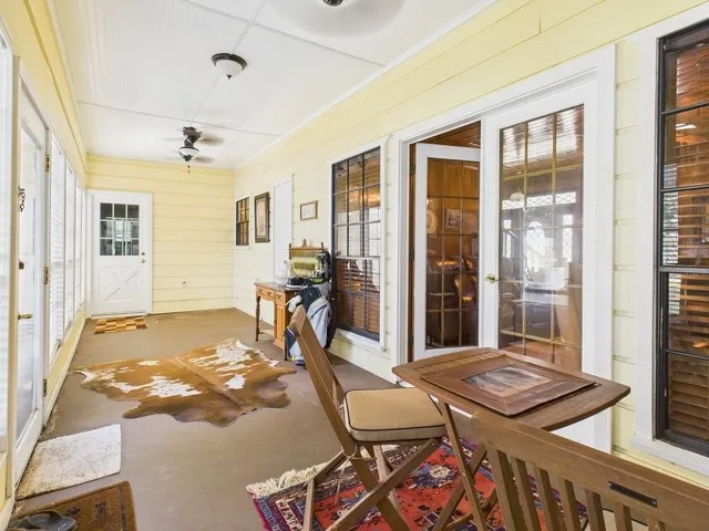 Sunroom with ceiling fan
