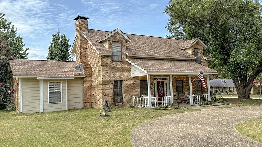 Single Family Residence For Sale in Henderson County , 2382 Crystal Drive, Athens, Texas 75752, 3 Bedroom, 3 Bathroom, 4 Garage spaces, 2,076 Sqft, built in 1980, Preowned, mls#21215530, Real Estate Agent in Athens, Homes For Sale in Henderson county, Homes For Sale in Athens, Realtor in Athens Texas, Real Estate Brokerage Independent Realty Texas, Luminita Cordes Realtor