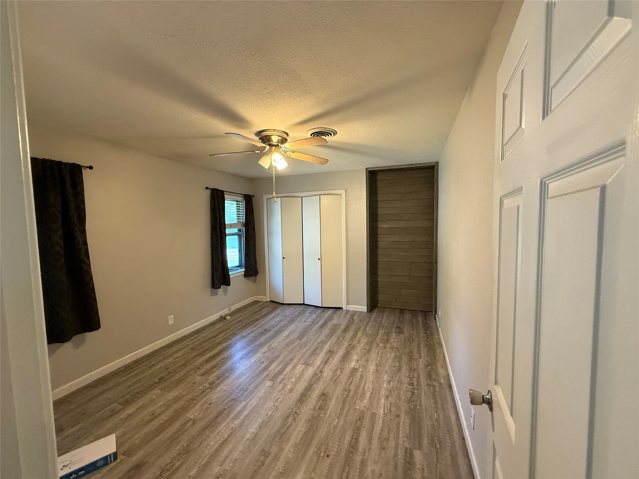 Single Family Residence For Sale in Ellis County , 1412 Hillcrest Street, Ennis, Texas 75119, 3 Bedroom, 2 Bathroom, 2 Garage spaces, 1,538 Sqft, built in 1960, Preowned, mls#21217871, Real Estate Agent in Ennis, Homes For Sale in Ellis county, Homes For Sale in Ennis, Realtor in Ennis Texas, Real Estate Brokerage Independent Realty Texas, Luminita Cordes Realtor