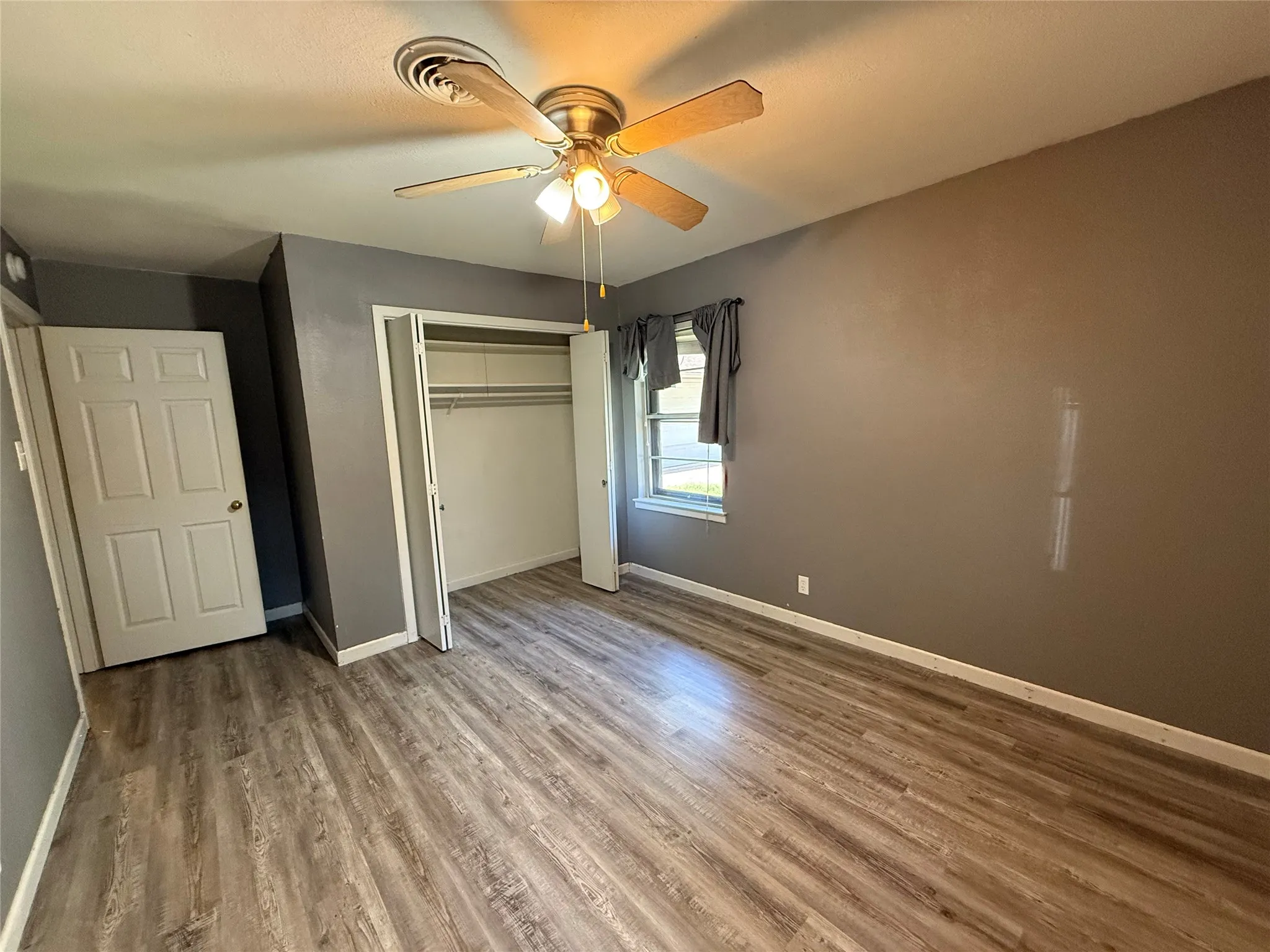 Single Family Residence For Sale in Ellis County , 1412 Hillcrest Street, Ennis, Texas 75119, 3 Bedroom, 2 Bathroom, 2 Garage spaces, 1,538 Sqft, built in 1960, Preowned, mls#21217871, Real Estate Agent in Ennis, Homes For Sale in Ellis county, Homes For Sale in Ennis, Realtor in Ennis Texas, Real Estate Brokerage Independent Realty Texas, Luminita Cordes Realtor