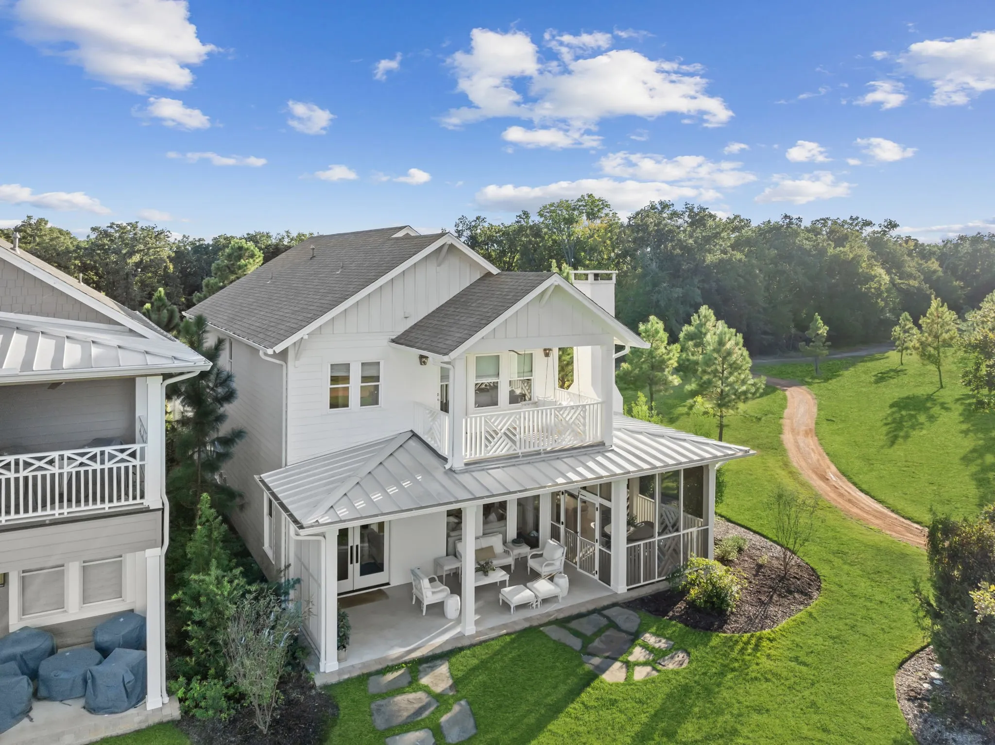 Single Family Residence For Sale in Henderson County , 13450 Shumate Way, Malakoff, Texas 75148, 4 Bedrooms, 4 Bathrooms, 2 Garage spaces, 2,409 Sqft, built in 2022, Price $1,525,000, mls#21217502, Real Estate Agent in Malakoff, Homes For Sale in Henderson county, Homes For Sale in Malakoff, Realtor in Malakoff Texas, Real Estate Brokerage Independent Realty Texas, Luminita Cordes Realtor