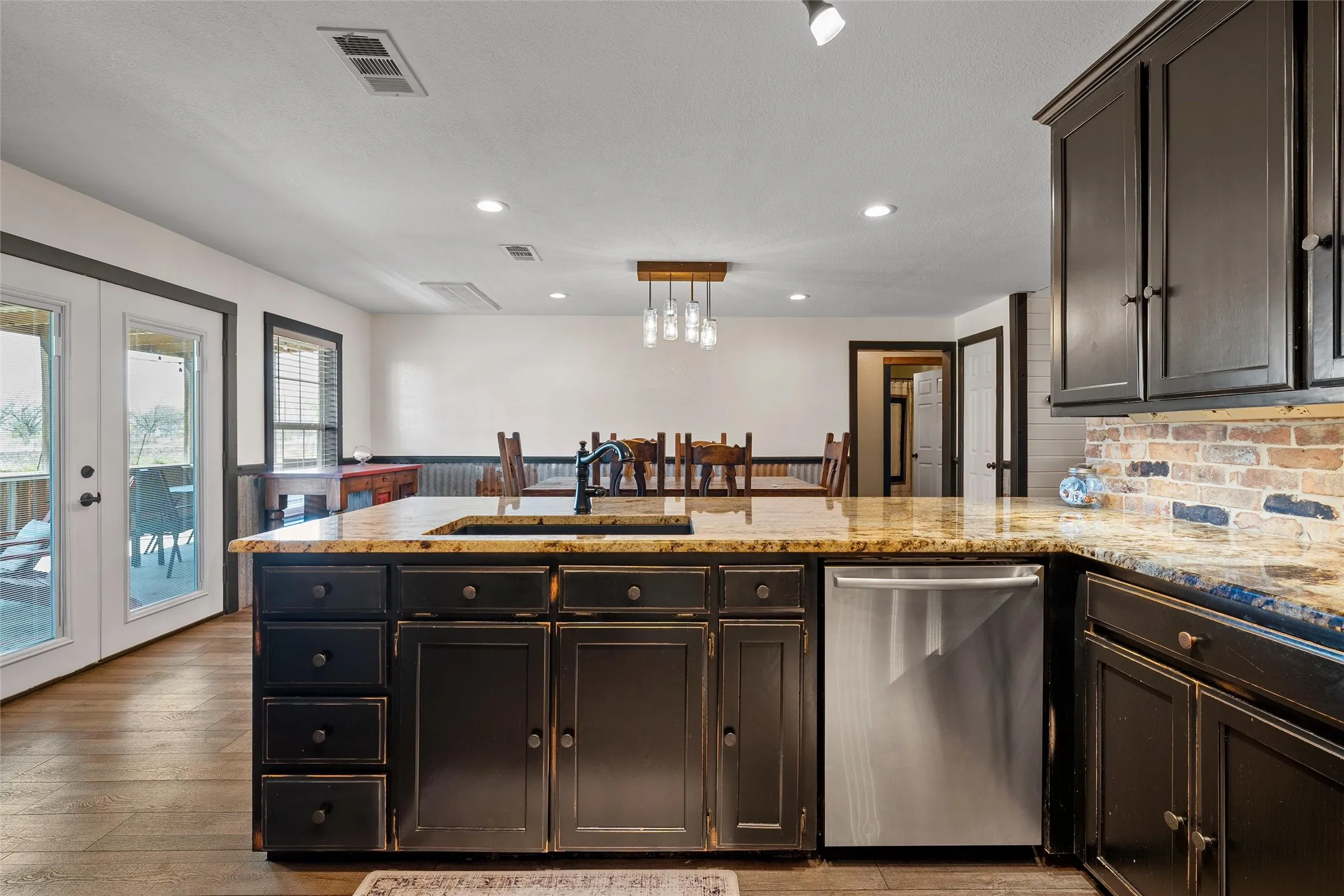 Single Family Residence For Sale in Mc Lennan County , 248 Palisades Road, Woodway, Texas 76712, 4 Bedroom, 2 Bathroom, Garage spaces, 2,070 Sqft, built in 2007, Preowned, mls#21216236, Real Estate Agent in Woodway, Homes For Sale in Mc Lennan county, Homes For Sale in Woodway, Realtor in Woodway Texas, Real Estate Brokerage Independent Realty Texas, Luminita Cordes Realtor