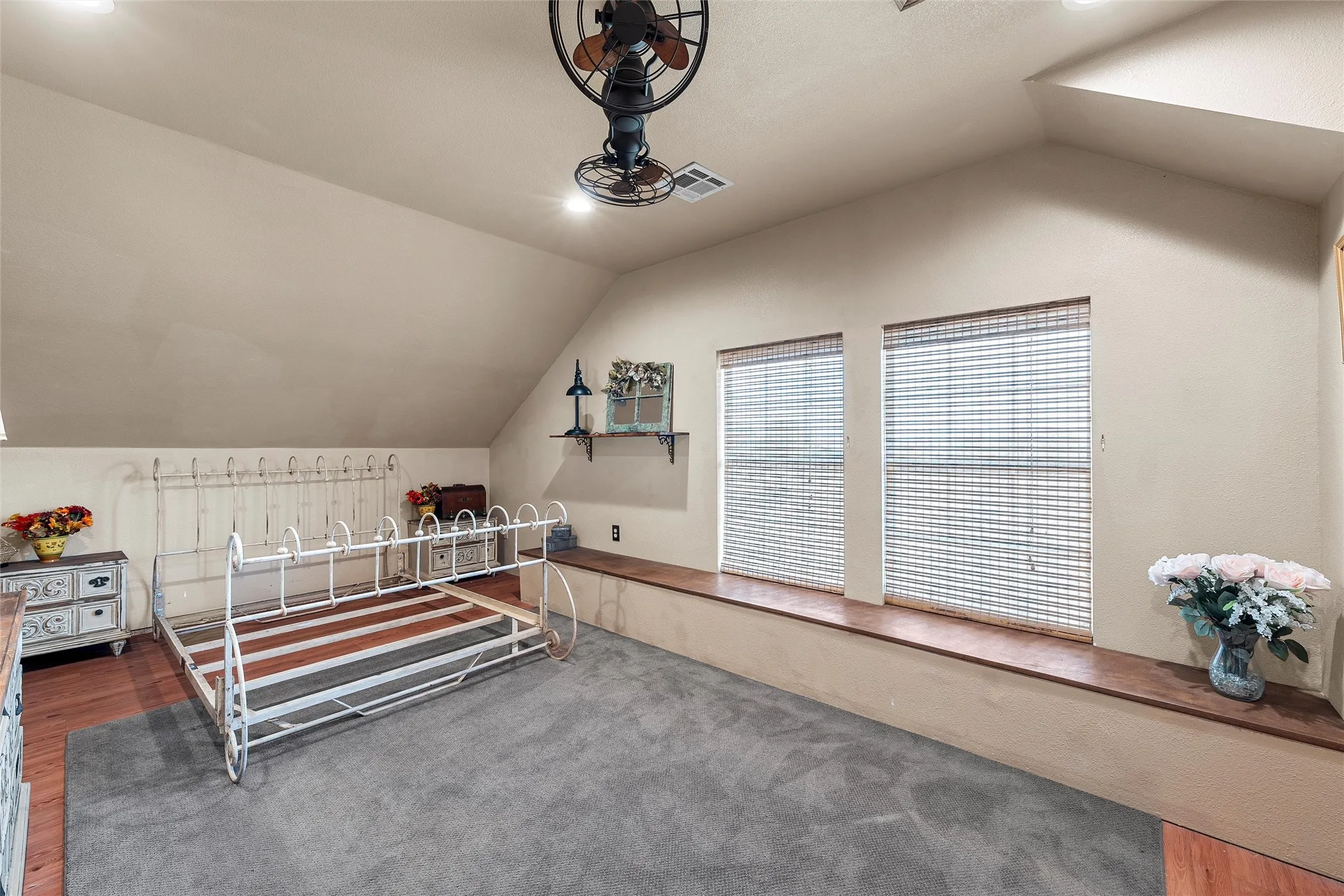 Single Family Residence For Sale in Mc Lennan County , 248 Palisades Road, Woodway, Texas 76712, 4 Bedroom, 2 Bathroom, Garage spaces, 2,070 Sqft, built in 2007, Preowned, mls#21216236, Real Estate Agent in Woodway, Homes For Sale in Mc Lennan county, Homes For Sale in Woodway, Realtor in Woodway Texas, Real Estate Brokerage Independent Realty Texas, Luminita Cordes Realtor