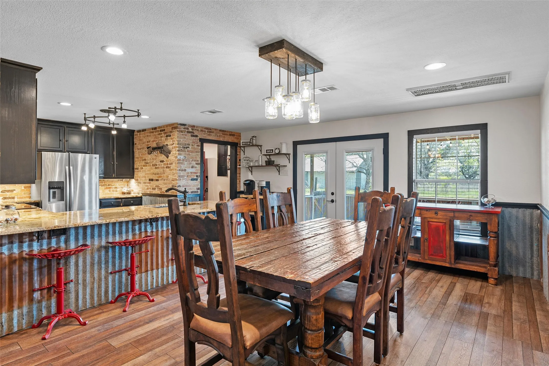 Single Family Residence For Sale in Mc Lennan County , 248 Palisades Road, Woodway, Texas 76712, 4 Bedroom, 2 Bathroom, Garage spaces, 2,070 Sqft, built in 2007, Preowned, mls#21216236, Real Estate Agent in Woodway, Homes For Sale in Mc Lennan county, Homes For Sale in Woodway, Realtor in Woodway Texas, Real Estate Brokerage Independent Realty Texas, Luminita Cordes Realtor