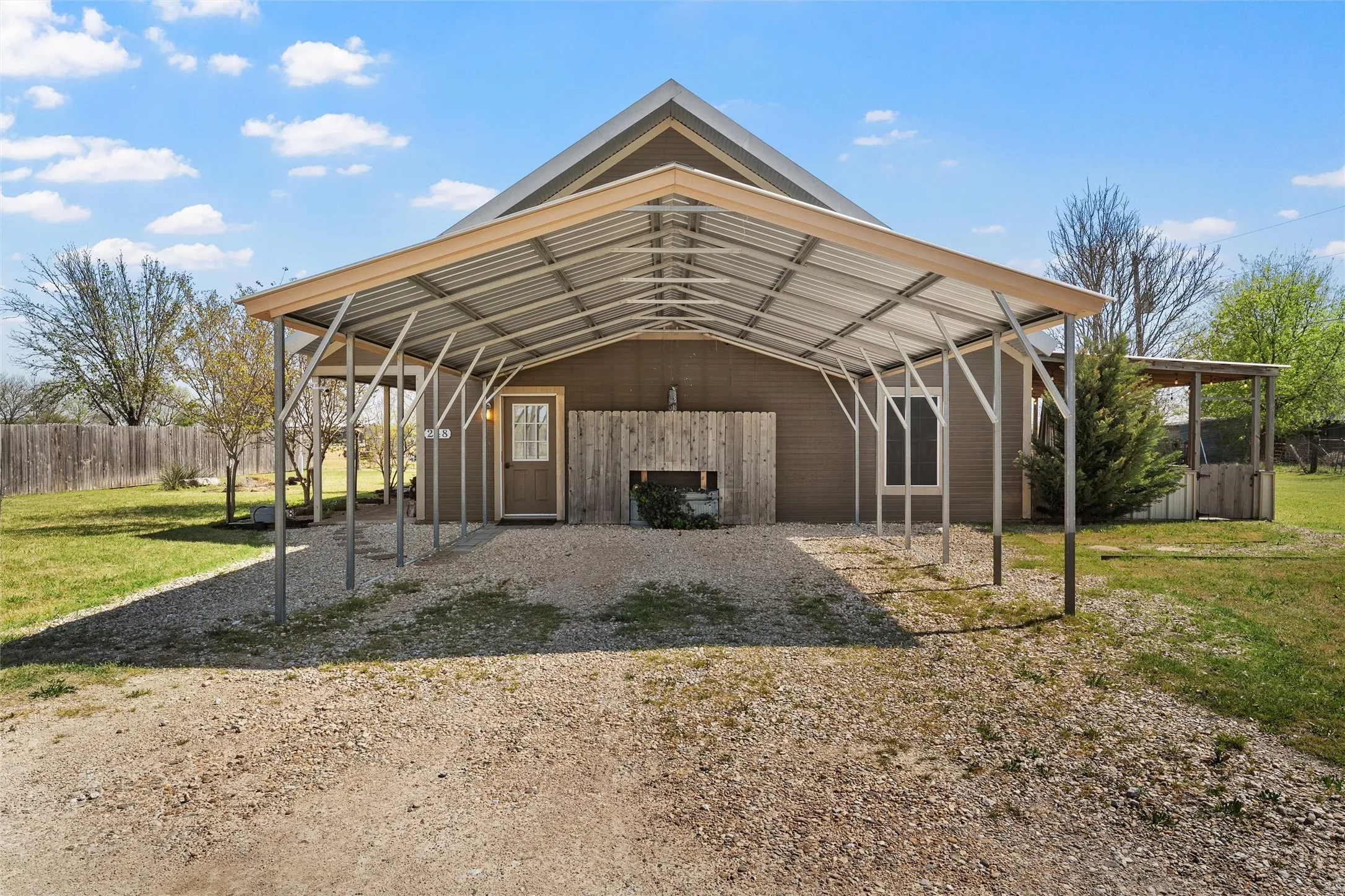 Single Family Residence For Sale in Mc Lennan County , 248 Palisades Road, Woodway, Texas 76712, 4 Bedroom, 2 Bathroom, Garage spaces, 2,070 Sqft, built in 2007, Preowned, mls#21216236, Real Estate Agent in Woodway, Homes For Sale in Mc Lennan county, Homes For Sale in Woodway, Realtor in Woodway Texas, Real Estate Brokerage Independent Realty Texas, Luminita Cordes Realtor