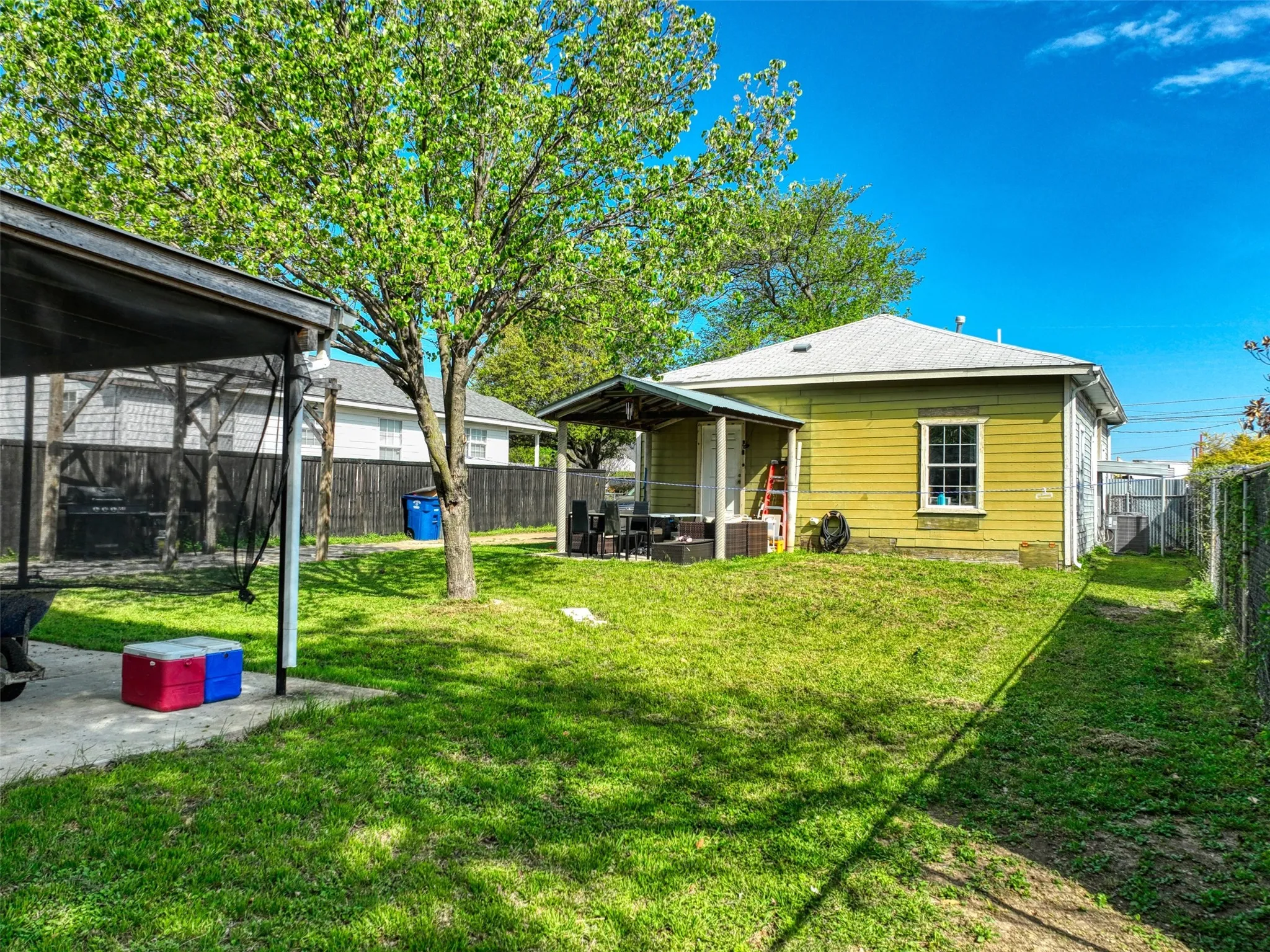 Single Family Residence For Sale in Dallas County , 3412 Banning Street, Dallas, Texas 75233, 2 Bedroom, 1 Bathroom, Garage spaces, 1,036 Sqft, built in 1925, mls#21217963, Real Estate Agent in Dallas, Homes For Sale in Dallas county, Homes For Sale in Dallas, Realtor in Dallas Texas, Real Estate Brokerage Independent Realty Texas, Luminita Cordes Realtor