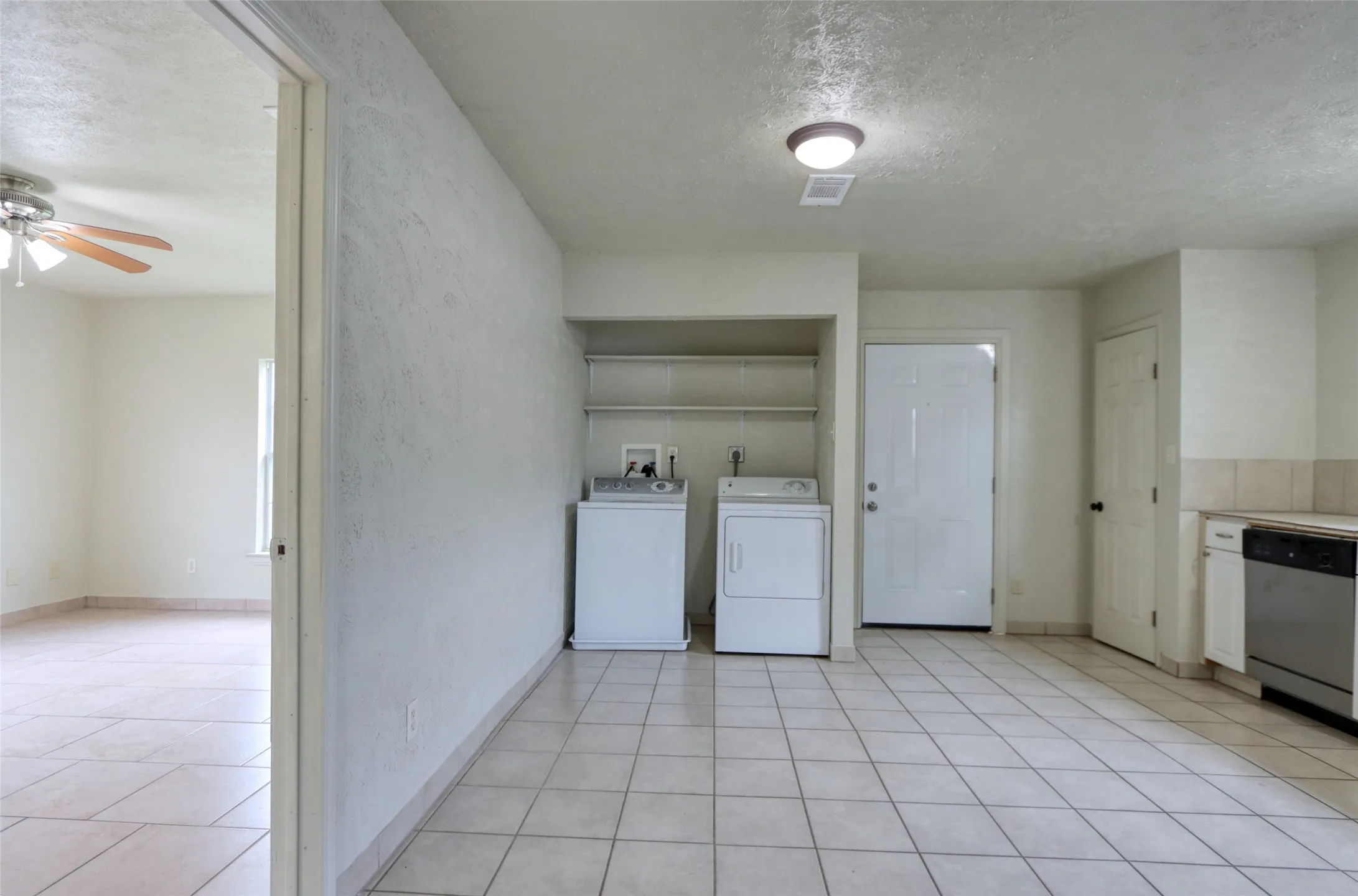 Single Family Residence For Sale in Dallas County , 3412 Banning Street, Dallas, Texas 75233, 2 Bedroom, 1 Bathroom, Garage spaces, 1,036 Sqft, built in 1925, mls#21217963, Real Estate Agent in Dallas, Homes For Sale in Dallas county, Homes For Sale in Dallas, Realtor in Dallas Texas, Real Estate Brokerage Independent Realty Texas, Luminita Cordes Realtor