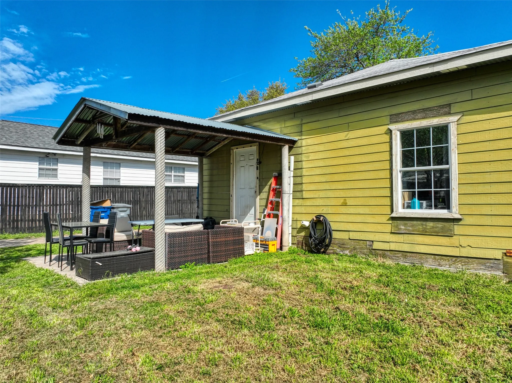 Single Family Residence For Sale in Dallas County , 3412 Banning Street, Dallas, Texas 75233, 2 Bedroom, 1 Bathroom, Garage spaces, 1,036 Sqft, built in 1925, mls#21217963, Real Estate Agent in Dallas, Homes For Sale in Dallas county, Homes For Sale in Dallas, Realtor in Dallas Texas, Real Estate Brokerage Independent Realty Texas, Luminita Cordes Realtor