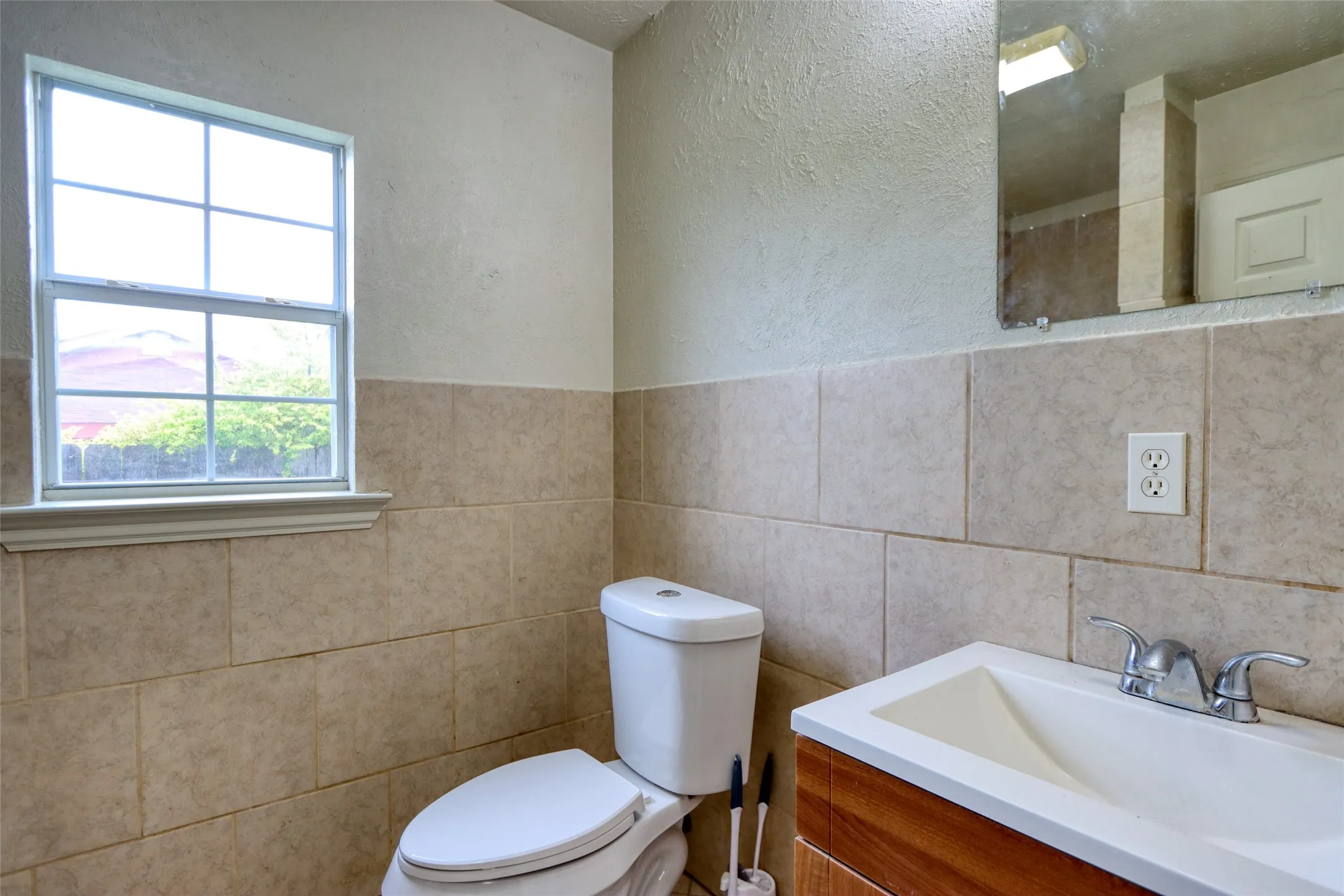 Single Family Residence For Sale in Dallas County , 3412 Banning Street, Dallas, Texas 75233, 2 Bedroom, 1 Bathroom, Garage spaces, 1,036 Sqft, built in 1925, mls#21217963, Real Estate Agent in Dallas, Homes For Sale in Dallas county, Homes For Sale in Dallas, Realtor in Dallas Texas, Real Estate Brokerage Independent Realty Texas, Luminita Cordes Realtor
