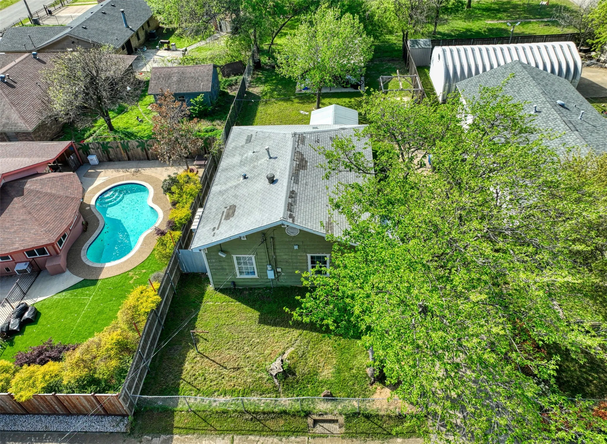 Single Family Residence For Sale in Dallas County , 3412 Banning Street, Dallas, Texas 75233, 2 Bedroom, 1 Bathroom, Garage spaces, 1,036 Sqft, built in 1925, mls#21217963, Real Estate Agent in Dallas, Homes For Sale in Dallas county, Homes For Sale in Dallas, Realtor in Dallas Texas, Real Estate Brokerage Independent Realty Texas, Luminita Cordes Realtor