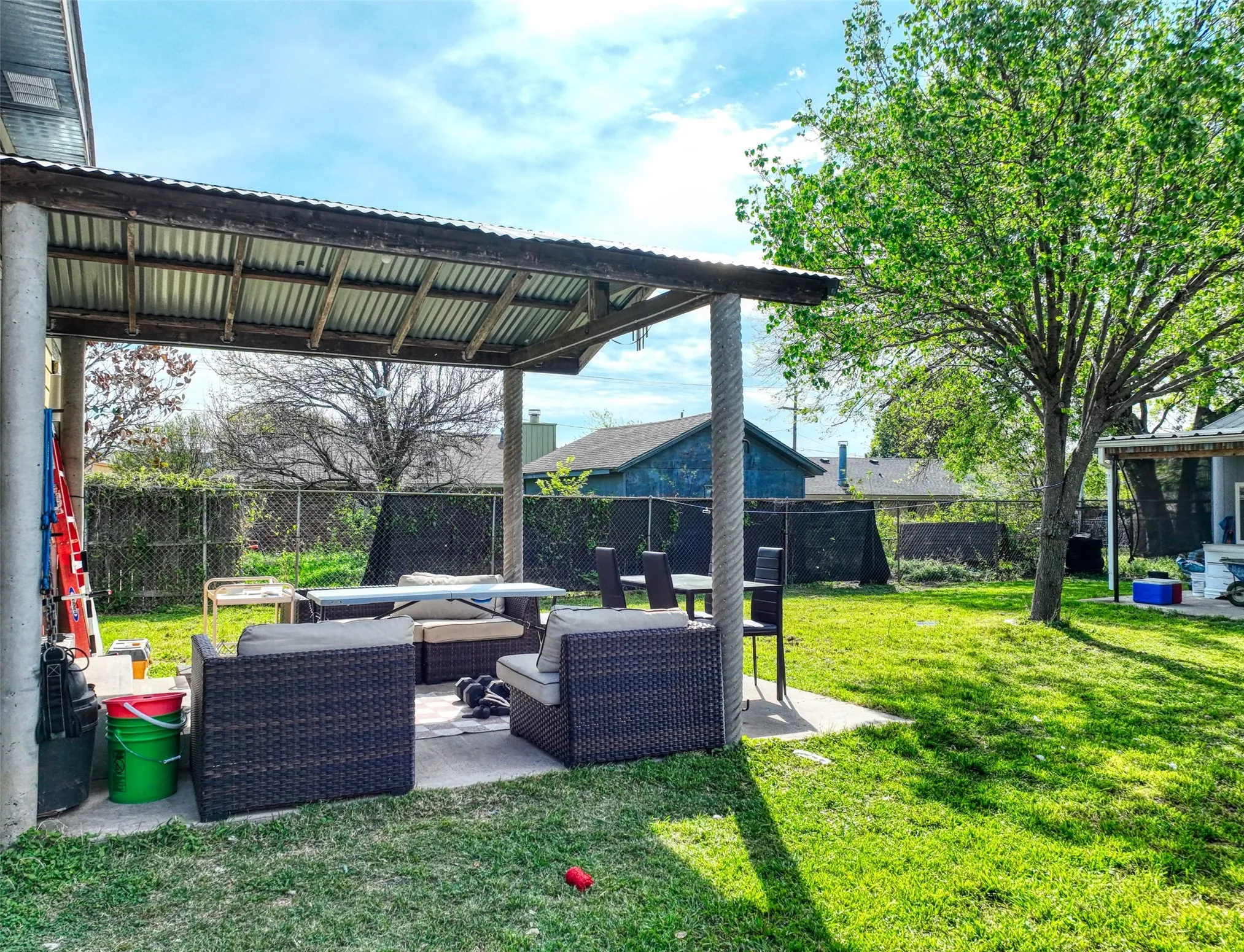 Single Family Residence For Sale in Dallas County , 3412 Banning Street, Dallas, Texas 75233, 2 Bedroom, 1 Bathroom, Garage spaces, 1,036 Sqft, built in 1925, mls#21217963, Real Estate Agent in Dallas, Homes For Sale in Dallas county, Homes For Sale in Dallas, Realtor in Dallas Texas, Real Estate Brokerage Independent Realty Texas, Luminita Cordes Realtor