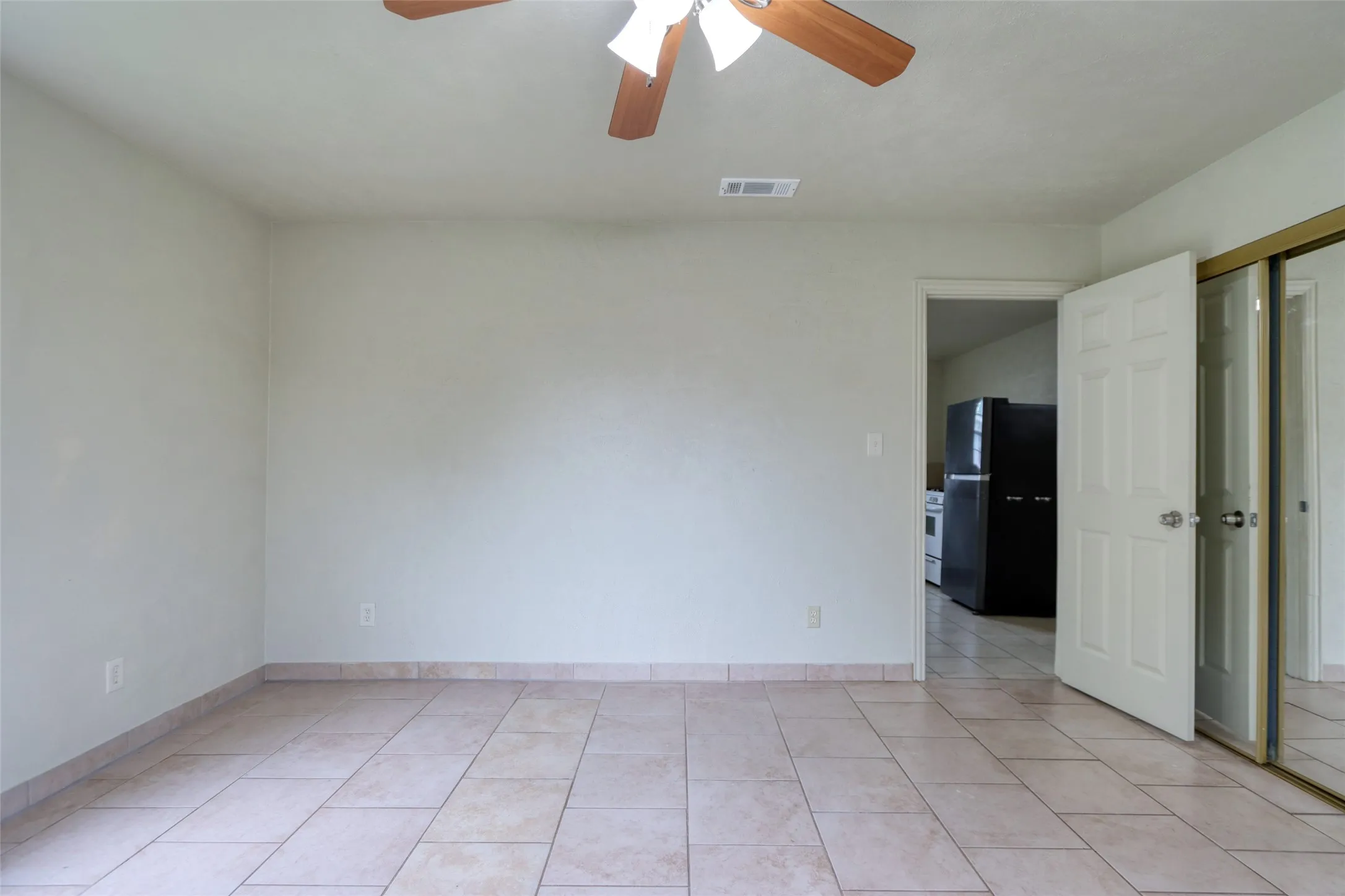 Single Family Residence For Sale in Dallas County , 3412 Banning Street, Dallas, Texas 75233, 2 Bedroom, 1 Bathroom, Garage spaces, 1,036 Sqft, built in 1925, mls#21217963, Real Estate Agent in Dallas, Homes For Sale in Dallas county, Homes For Sale in Dallas, Realtor in Dallas Texas, Real Estate Brokerage Independent Realty Texas, Luminita Cordes Realtor