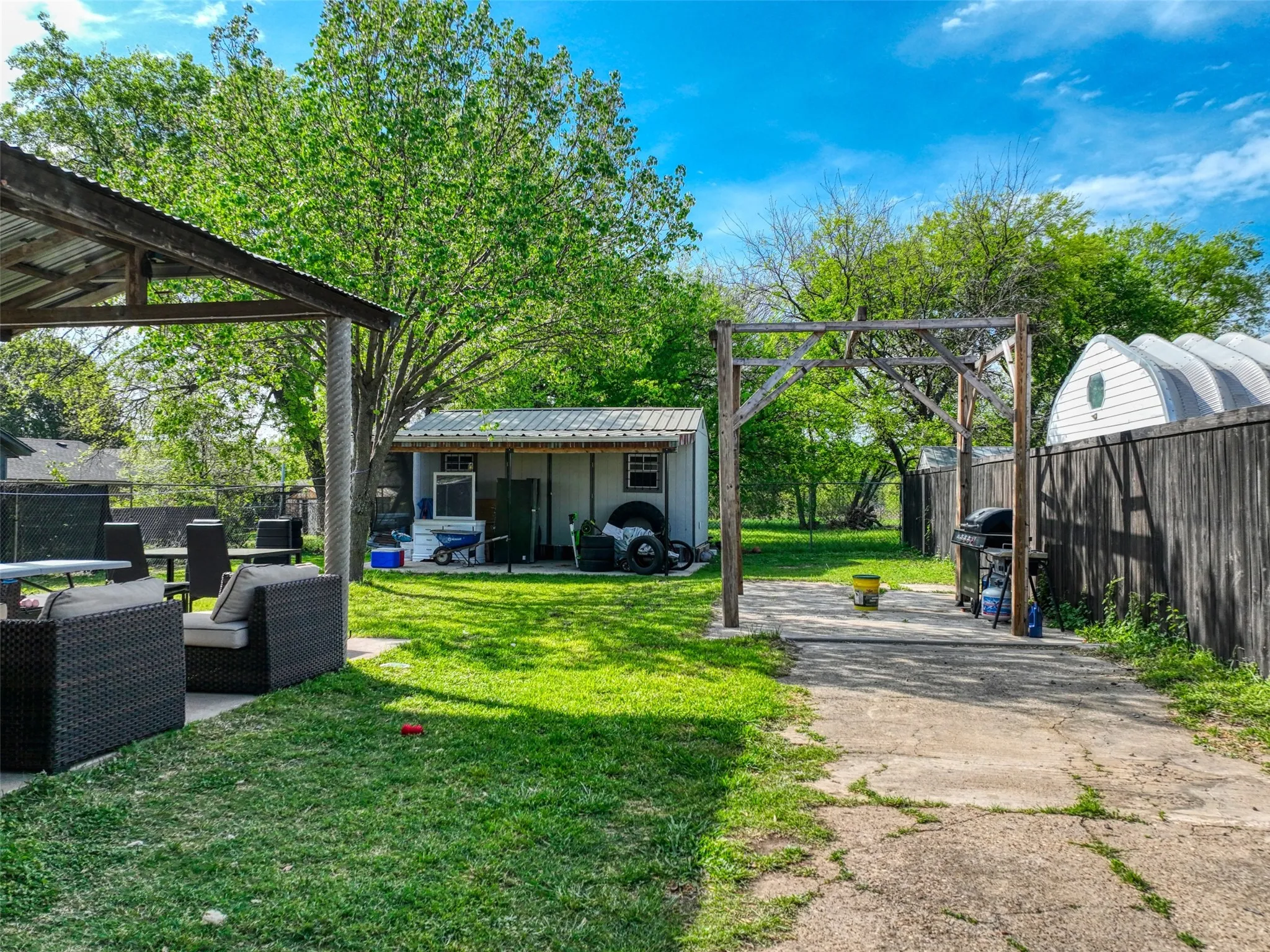 Single Family Residence For Sale in Dallas County , 3412 Banning Street, Dallas, Texas 75233, 2 Bedroom, 1 Bathroom, Garage spaces, 1,036 Sqft, built in 1925, mls#21217963, Real Estate Agent in Dallas, Homes For Sale in Dallas county, Homes For Sale in Dallas, Realtor in Dallas Texas, Real Estate Brokerage Independent Realty Texas, Luminita Cordes Realtor