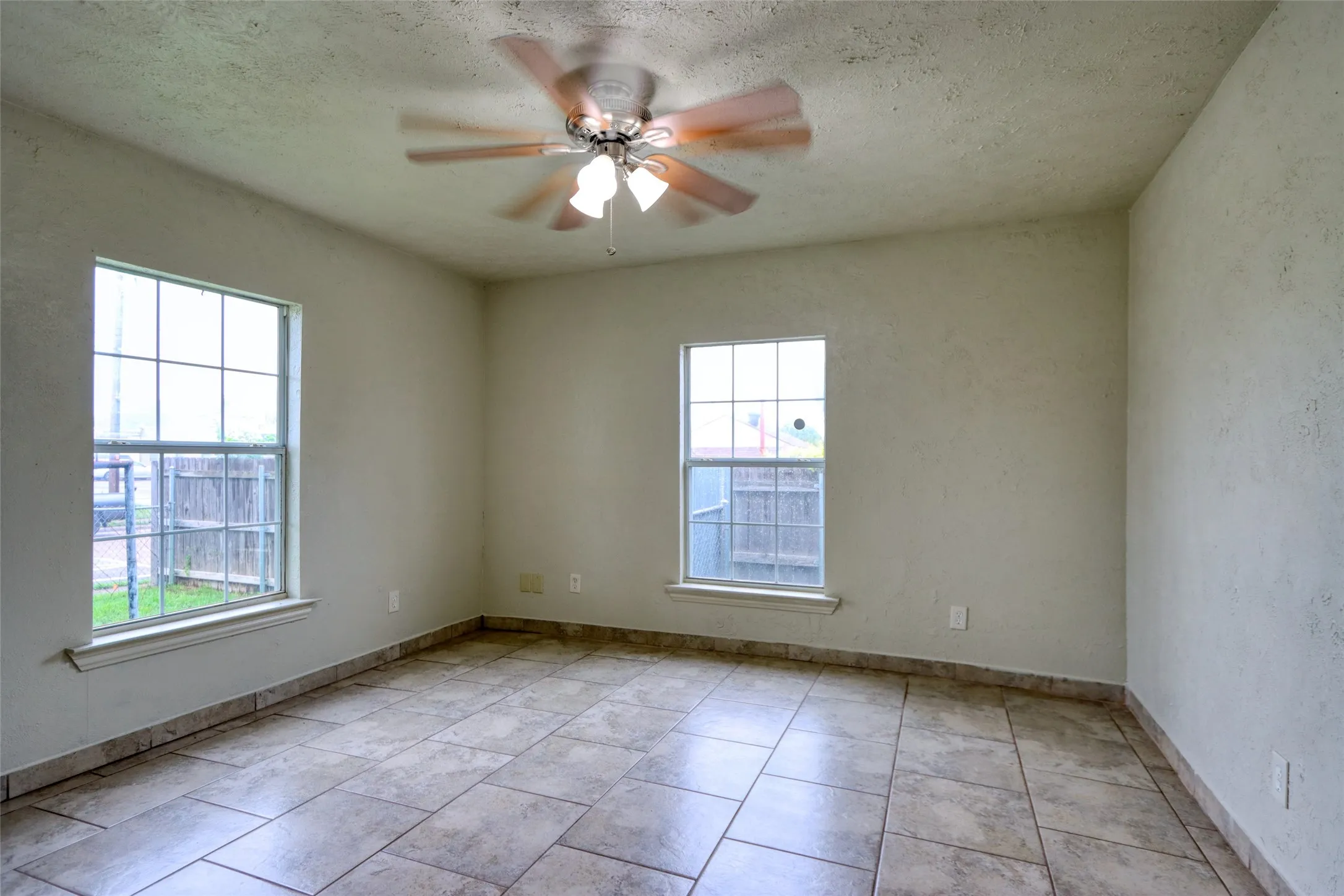 Single Family Residence For Sale in Dallas County , 3412 Banning Street, Dallas, Texas 75233, 2 Bedroom, 1 Bathroom, Garage spaces, 1,036 Sqft, built in 1925, mls#21217963, Real Estate Agent in Dallas, Homes For Sale in Dallas county, Homes For Sale in Dallas, Realtor in Dallas Texas, Real Estate Brokerage Independent Realty Texas, Luminita Cordes Realtor