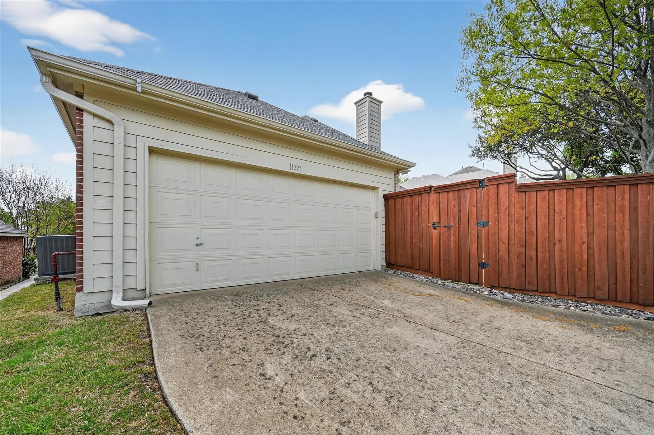 2 CAR GARAGE