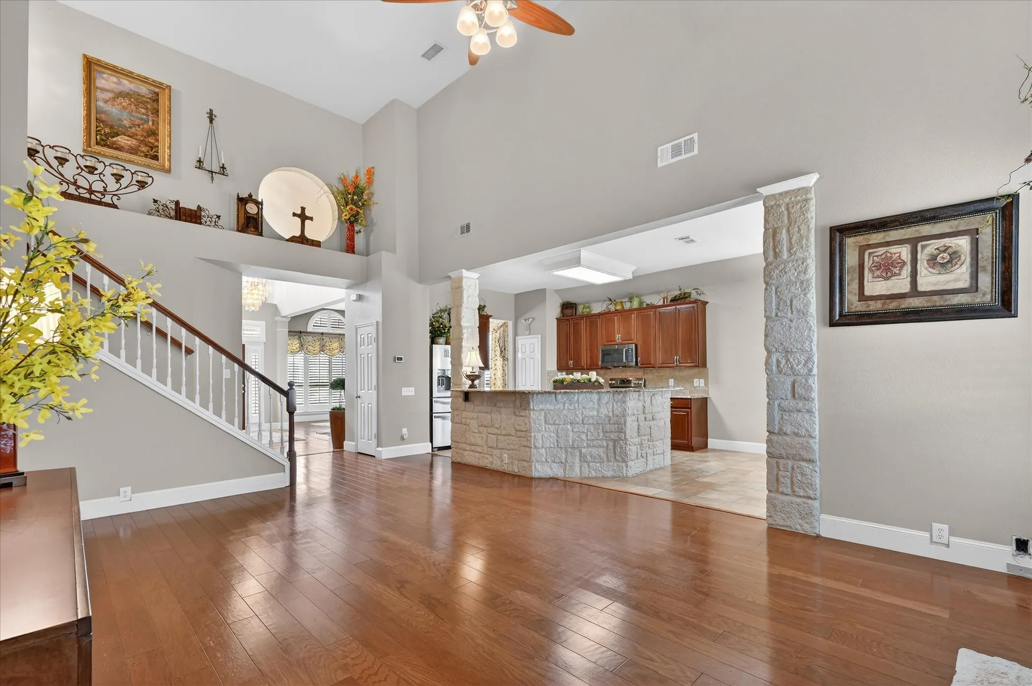 HARDWOOD FLOORS IN MAIN ROOMS
