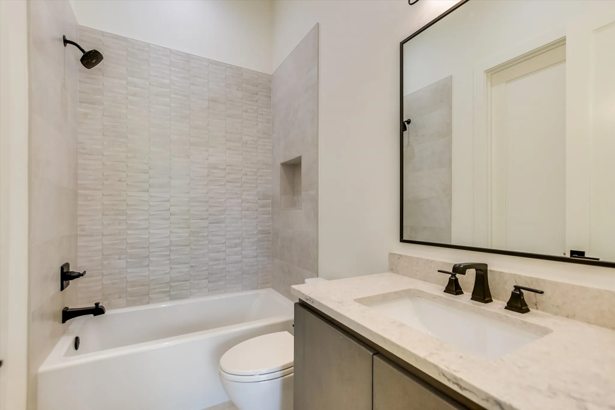Single Family Residence For Sale in Llano County , 121 Azalea Loop, Horseshoe Bay, Texas 78657, 3 Bedroom, 4 Bathroom, 2 Garage spaces, 3,345 Sqft, built in 2026, New Construction - Complete, mls#21210328, Real Estate Agent in Horseshoe Bay, Homes For Sale in Llano county, Homes For Sale in Horseshoe Bay, Realtor in Horseshoe Bay Texas, Real Estate Brokerage Independent Realty Texas, Luminita Cordes Realtor