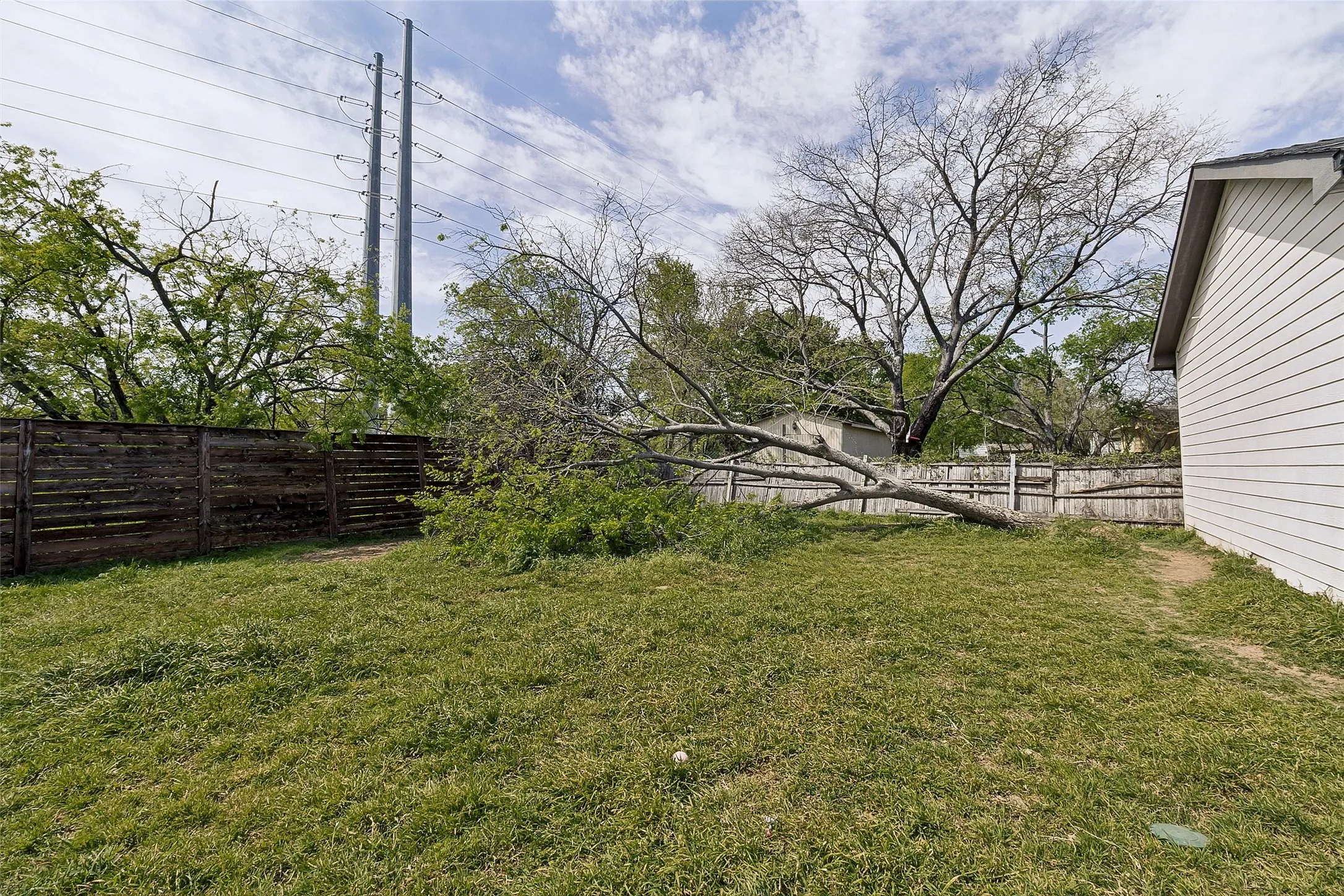 Single Family Residence For Sale in Dallas County , 1646 Briarcliff Road, Dallas, Texas 75235, 3 Bedroom, 2 Bathroom, 1 Garage spaces, 1,204 Sqft, built in 1949, mls#21217623, Real Estate Agent in Dallas, Homes For Sale in Dallas county, Homes For Sale in Dallas, Realtor in Dallas Texas, Real Estate Brokerage Independent Realty Texas, Luminita Cordes Realtor
