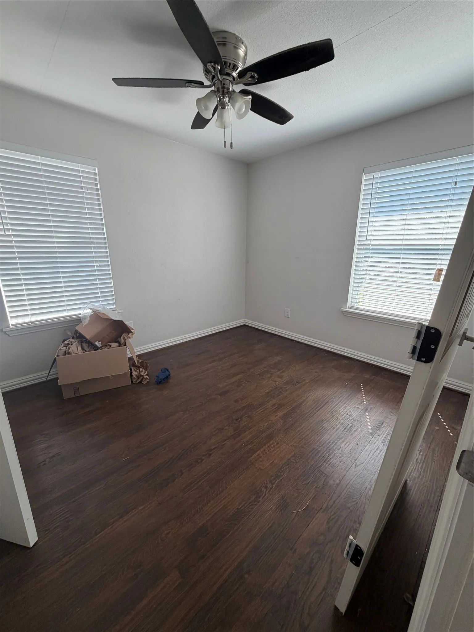 Single Family Residence For Sale in Dallas County , 1646 Briarcliff Road, Dallas, Texas 75235, 3 Bedroom, 2 Bathroom, 1 Garage spaces, 1,204 Sqft, built in 1949, mls#21217623, Real Estate Agent in Dallas, Homes For Sale in Dallas county, Homes For Sale in Dallas, Realtor in Dallas Texas, Real Estate Brokerage Independent Realty Texas, Luminita Cordes Realtor