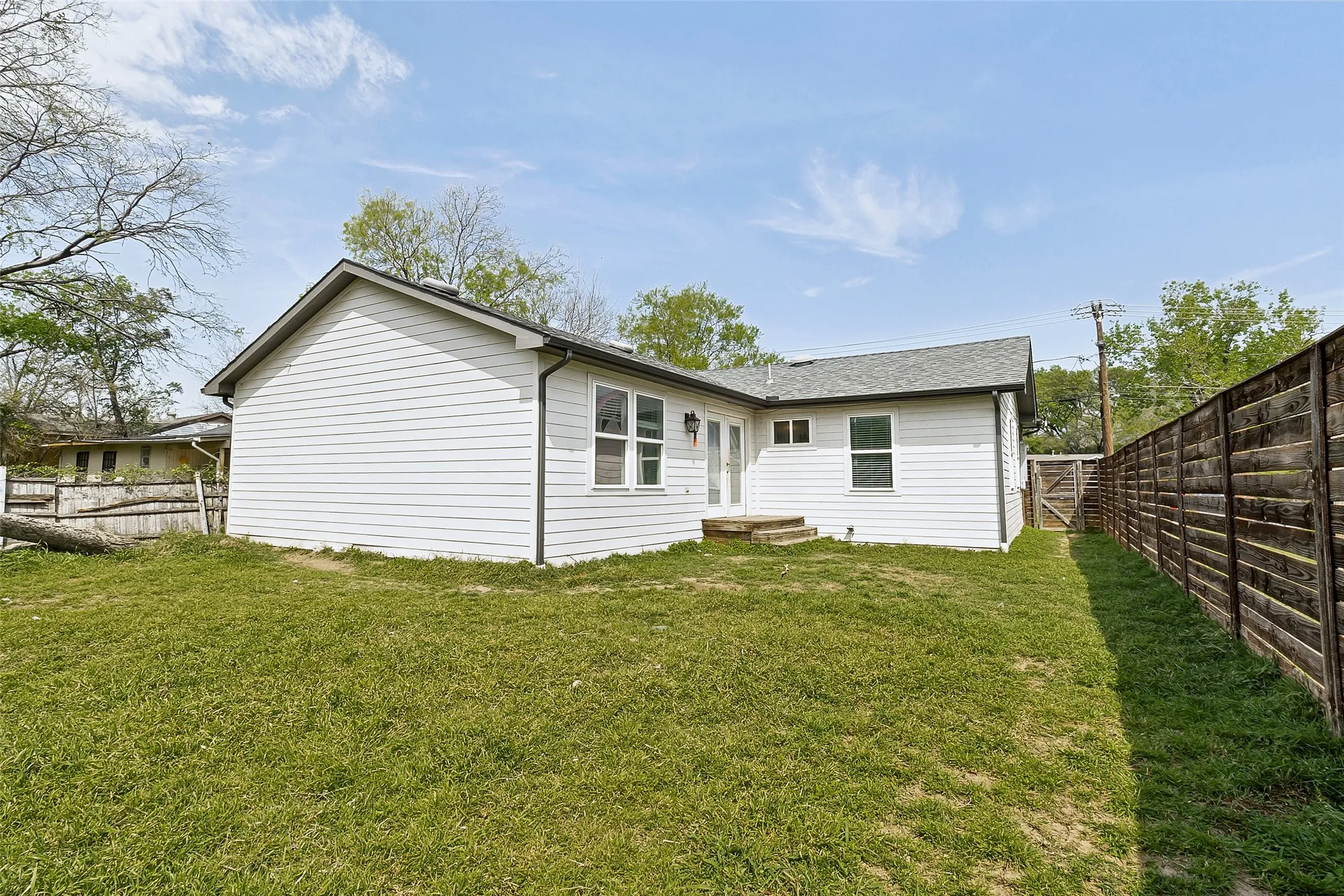 Single Family Residence For Sale in Dallas County , 1646 Briarcliff Road, Dallas, Texas 75235, 3 Bedroom, 2 Bathroom, 1 Garage spaces, 1,204 Sqft, built in 1949, mls#21217623, Real Estate Agent in Dallas, Homes For Sale in Dallas county, Homes For Sale in Dallas, Realtor in Dallas Texas, Real Estate Brokerage Independent Realty Texas, Luminita Cordes Realtor