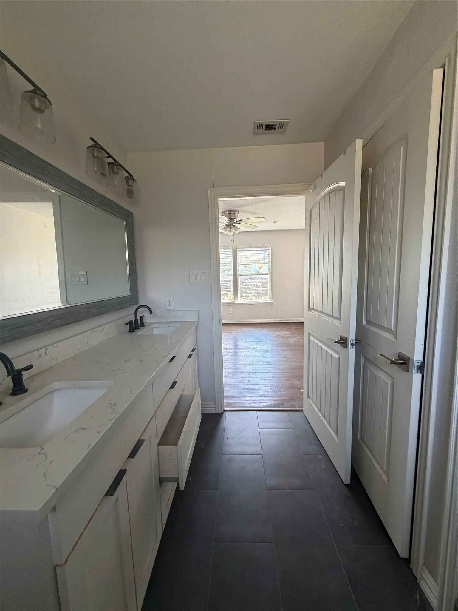 Single Family Residence For Sale in Dallas County , 1646 Briarcliff Road, Dallas, Texas 75235, 3 Bedroom, 2 Bathroom, 1 Garage spaces, 1,204 Sqft, built in 1949, mls#21217623, Real Estate Agent in Dallas, Homes For Sale in Dallas county, Homes For Sale in Dallas, Realtor in Dallas Texas, Real Estate Brokerage Independent Realty Texas, Luminita Cordes Realtor