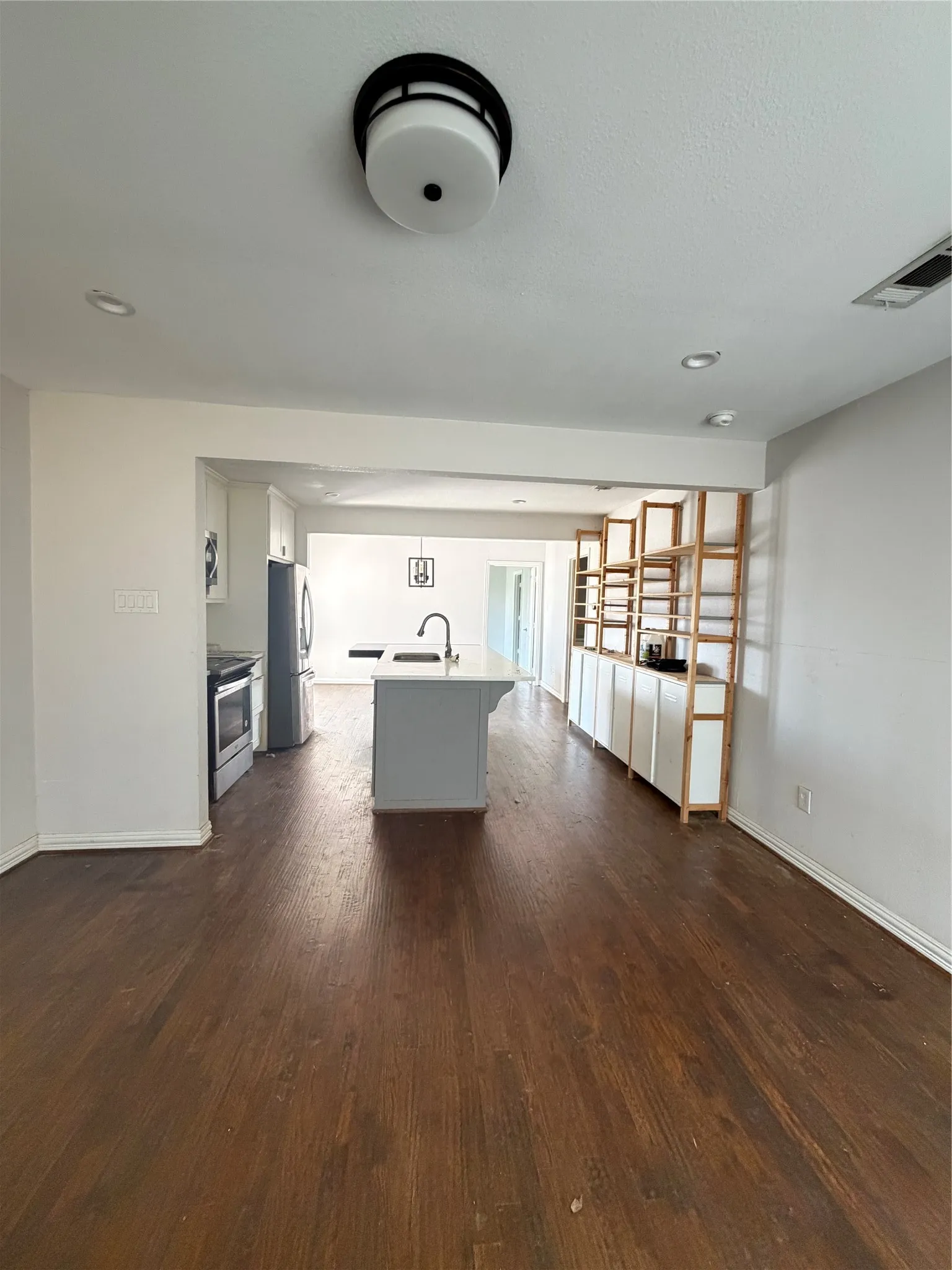 Single Family Residence For Sale in Dallas County , 1646 Briarcliff Road, Dallas, Texas 75235, 3 Bedroom, 2 Bathroom, 1 Garage spaces, 1,204 Sqft, built in 1949, mls#21217623, Real Estate Agent in Dallas, Homes For Sale in Dallas county, Homes For Sale in Dallas, Realtor in Dallas Texas, Real Estate Brokerage Independent Realty Texas, Luminita Cordes Realtor