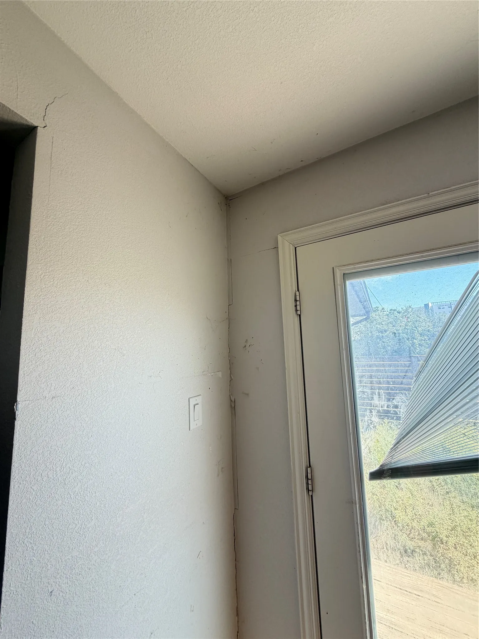 Single Family Residence For Sale in Dallas County , 1646 Briarcliff Road, Dallas, Texas 75235, 3 Bedroom, 2 Bathroom, 1 Garage spaces, 1,204 Sqft, built in 1949, mls#21217623, Real Estate Agent in Dallas, Homes For Sale in Dallas county, Homes For Sale in Dallas, Realtor in Dallas Texas, Real Estate Brokerage Independent Realty Texas, Luminita Cordes Realtor