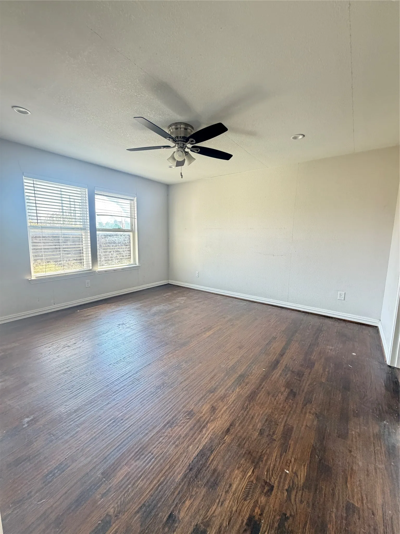 Single Family Residence For Sale in Dallas County , 1646 Briarcliff Road, Dallas, Texas 75235, 3 Bedroom, 2 Bathroom, 1 Garage spaces, 1,204 Sqft, built in 1949, mls#21217623, Real Estate Agent in Dallas, Homes For Sale in Dallas county, Homes For Sale in Dallas, Realtor in Dallas Texas, Real Estate Brokerage Independent Realty Texas, Luminita Cordes Realtor