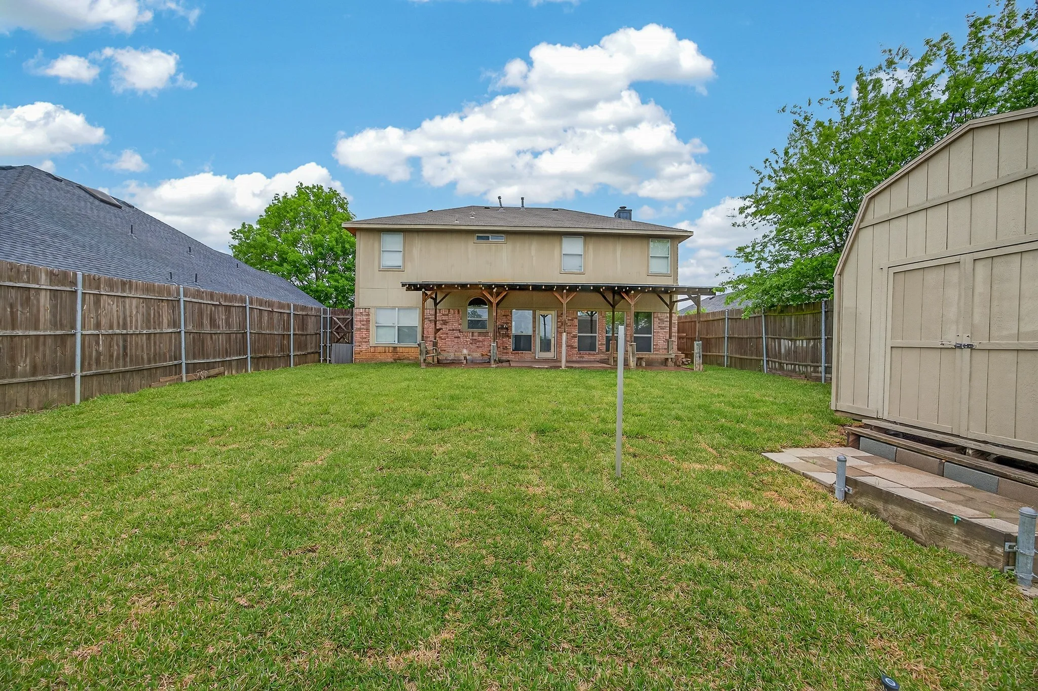 Single Family Residence For Sale in Dallas County , 2233 San Simeon Drive, Mesquite, Texas 75181, 4 Bedroom, 3 Bathroom, 2 Garage spaces, 3,012 Sqft, built in 2000, Preowned, mls#21218036, Real Estate Agent in Mesquite, Homes For Sale in Dallas county, Homes For Sale in Mesquite, Realtor in Mesquite Texas, Real Estate Brokerage Independent Realty Texas, Luminita Cordes Realtor